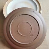 service of 7 vintage plates in Marais sandstone