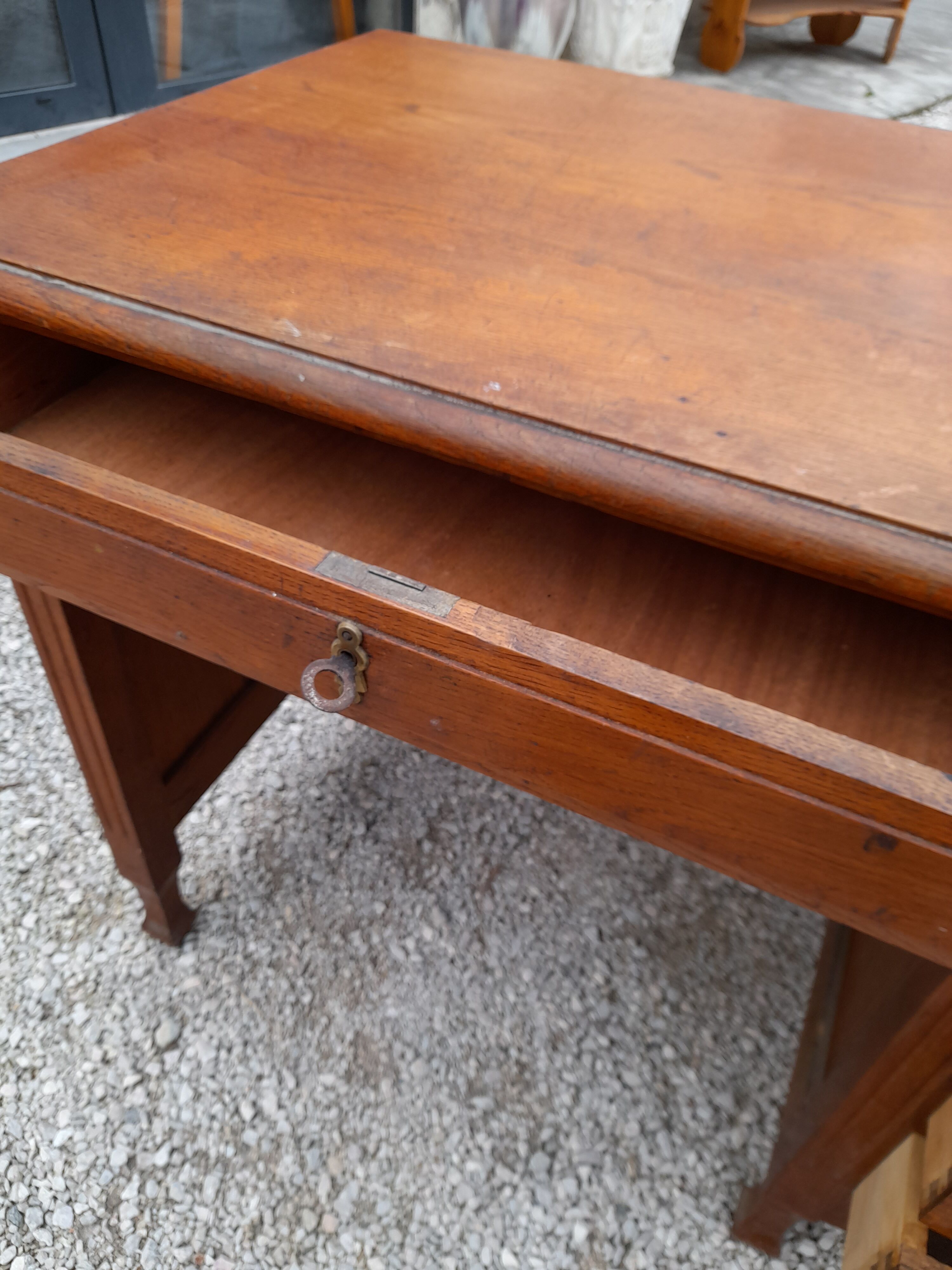 Old oak desk 5 drawers