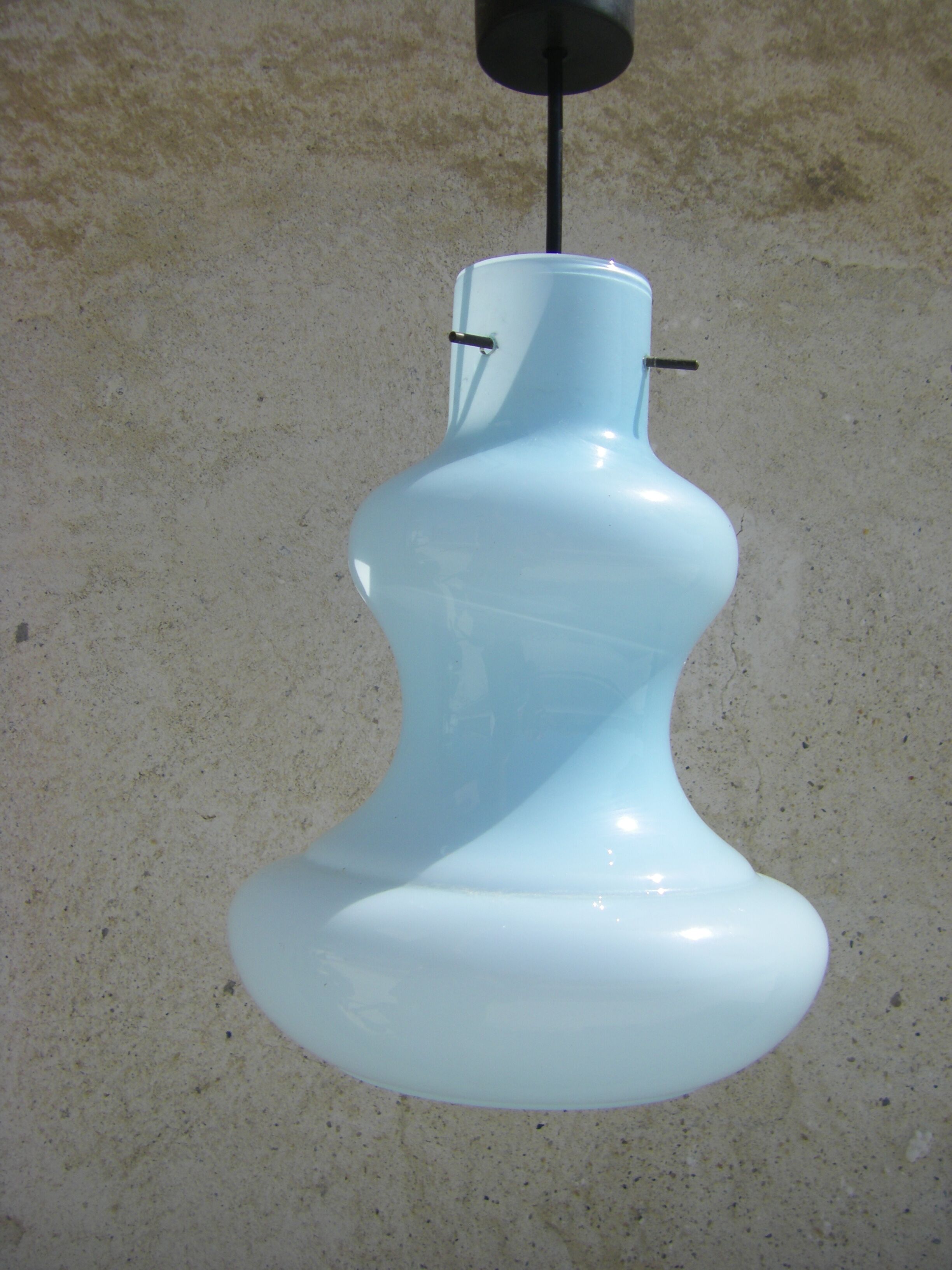 Suspension in turquoise blue opaline