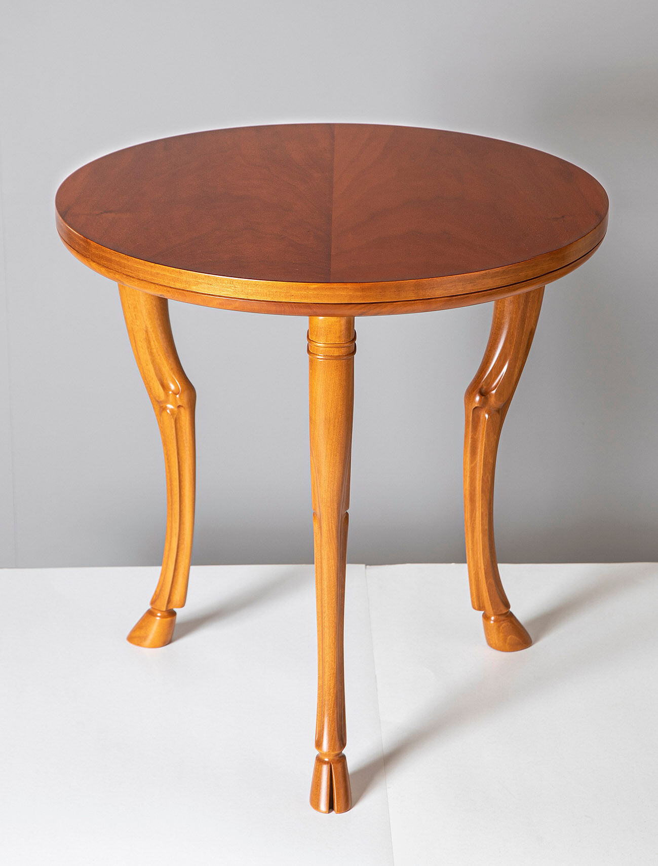 Trapeza table - ancient greek