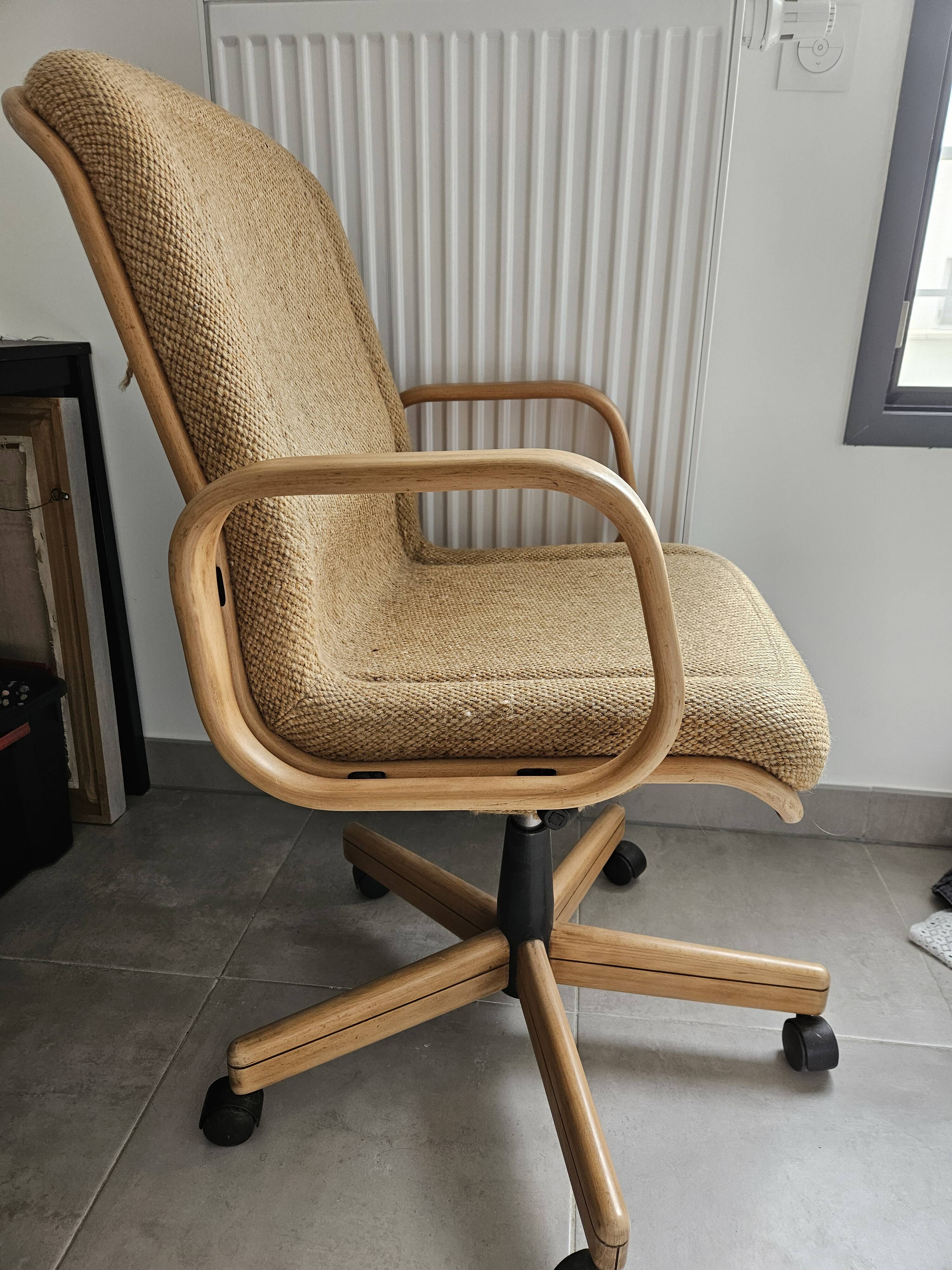 Giroflex office chair