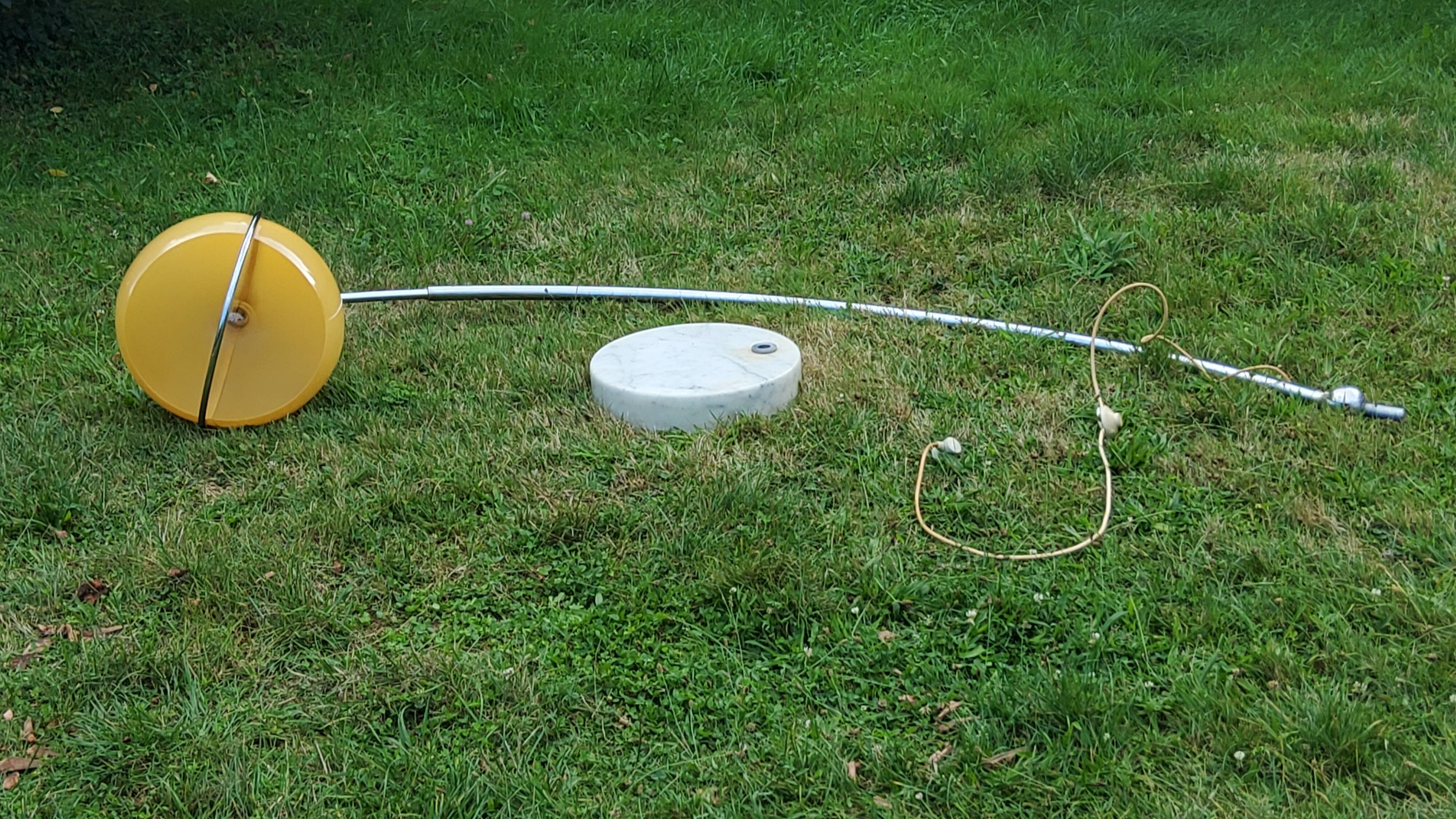 Arco telescopic design floor lamp from the 70s, marble base, chrome rod, plastic lampshade