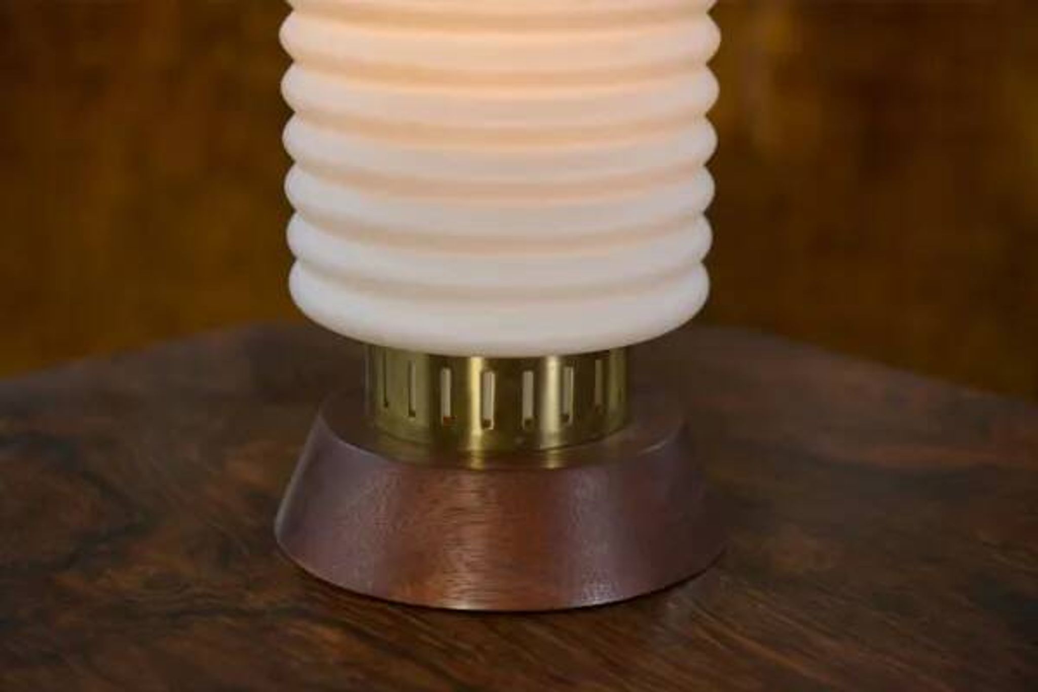Lampe à poser scandinave avec opaline 1960’s