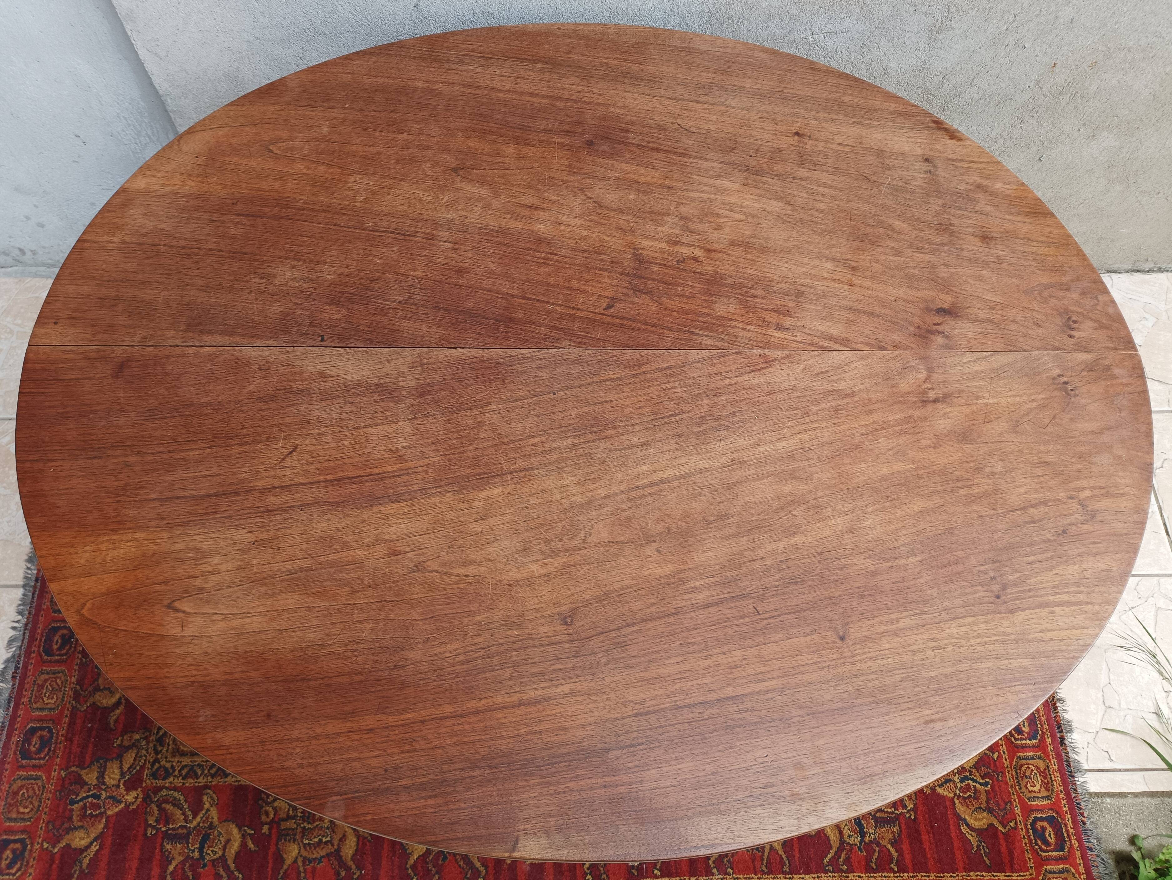 English oval table with 19th century mahogany extensions