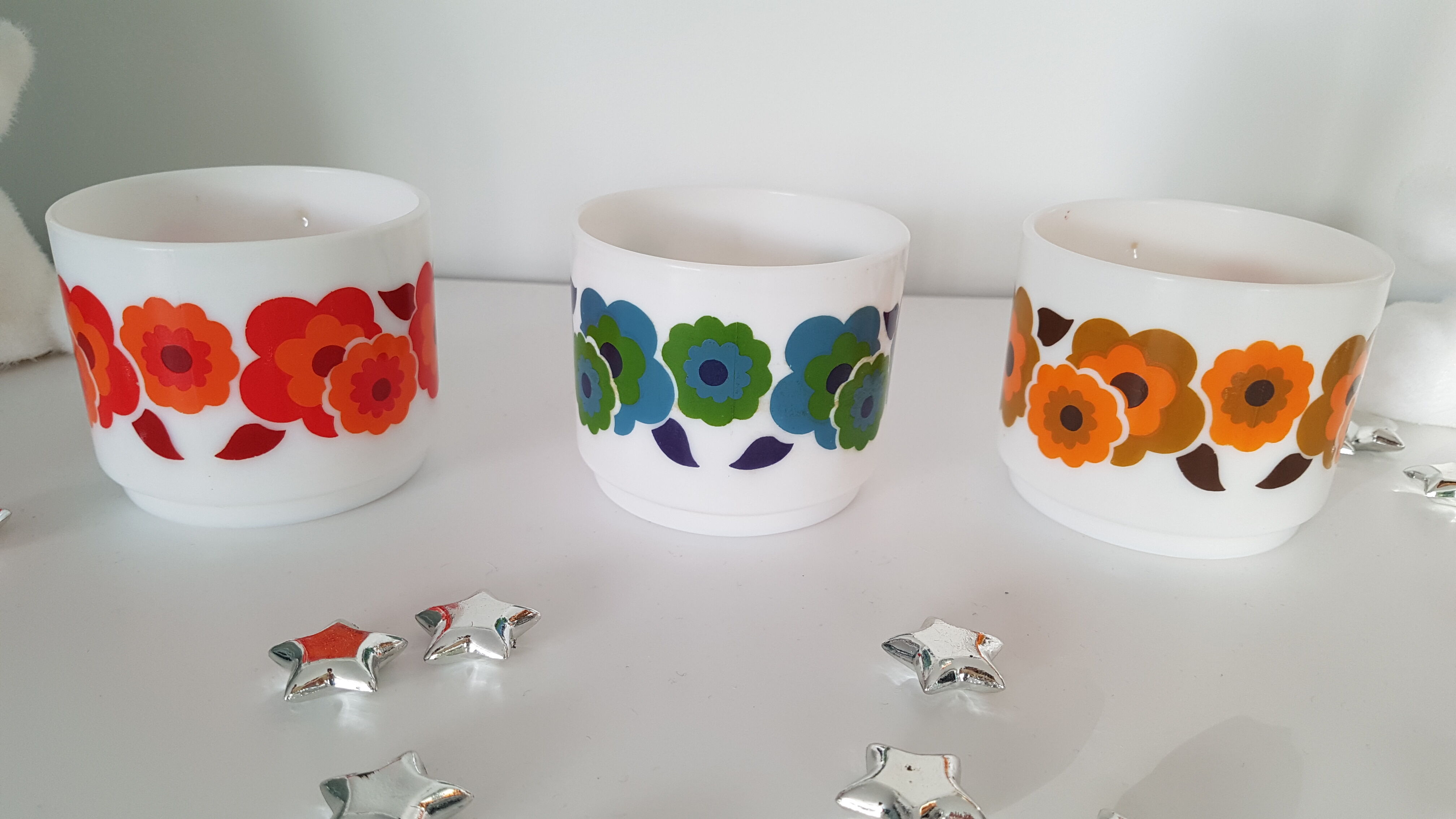 3 large Lotus Arcopal coffee cups