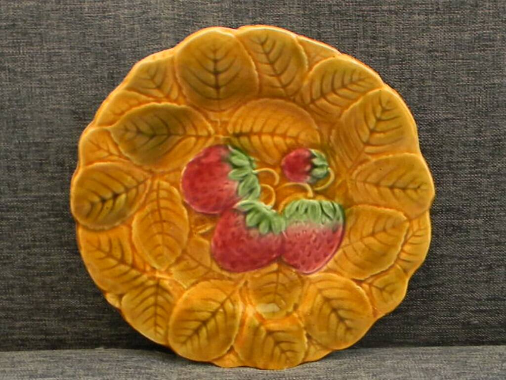 6 assiettes en barbotine fruits Sarreguemines
