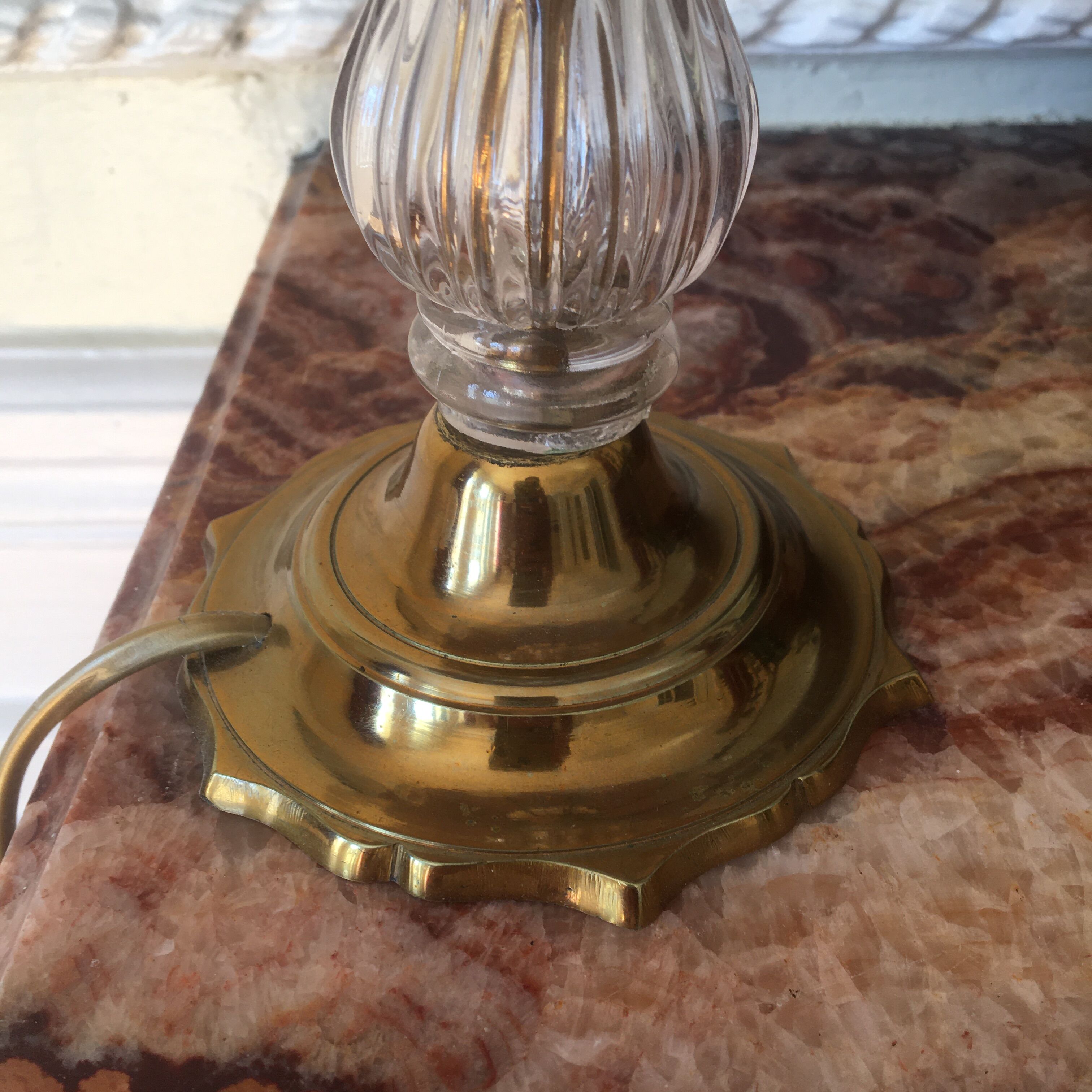 Table lamp with crystal tassels