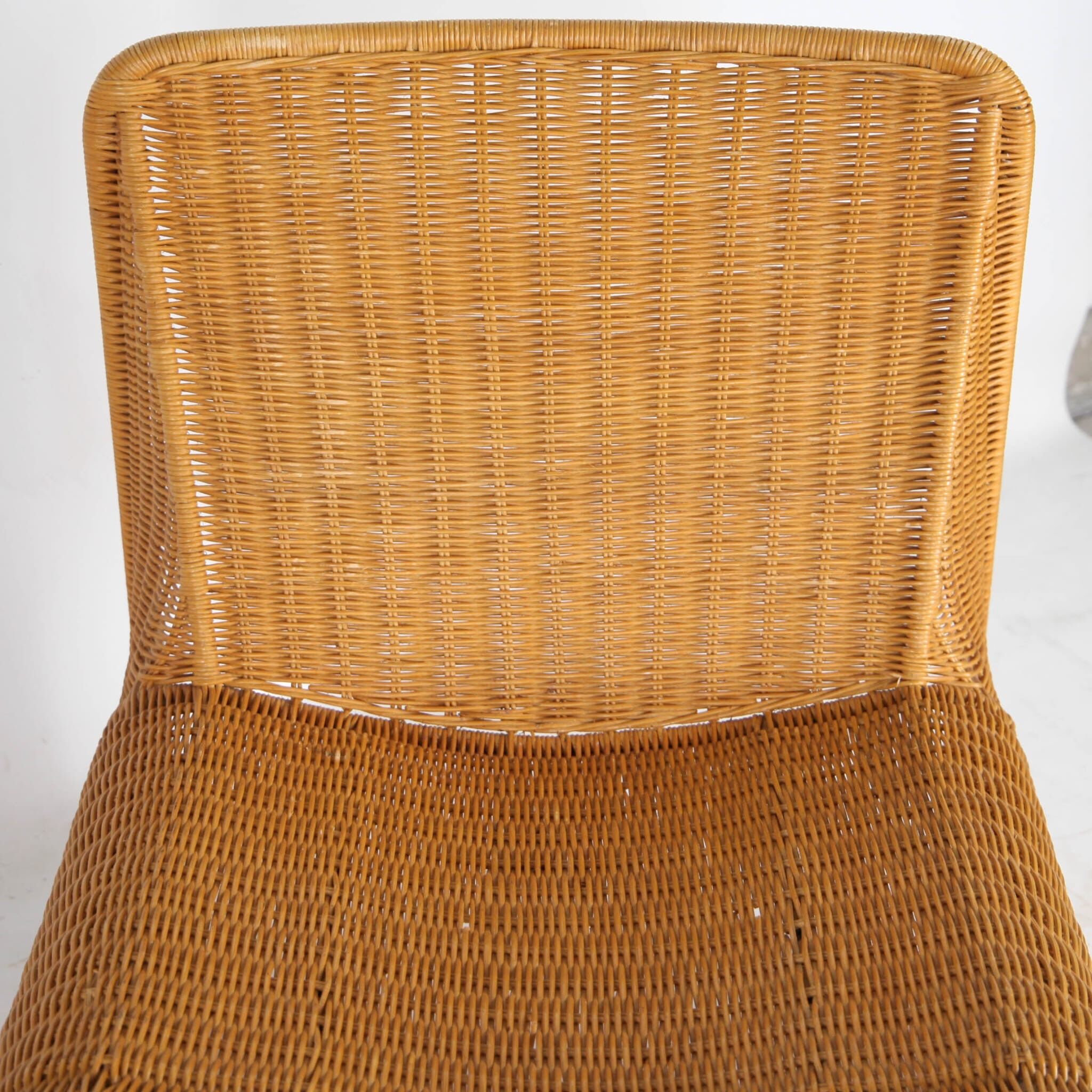 Wicker accent chair and its ottoman