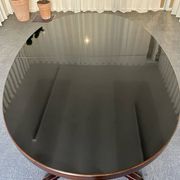 Extendable round table in Baumann style, black lacquered top, pedestal base.