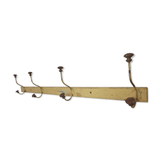 Wall coat holder