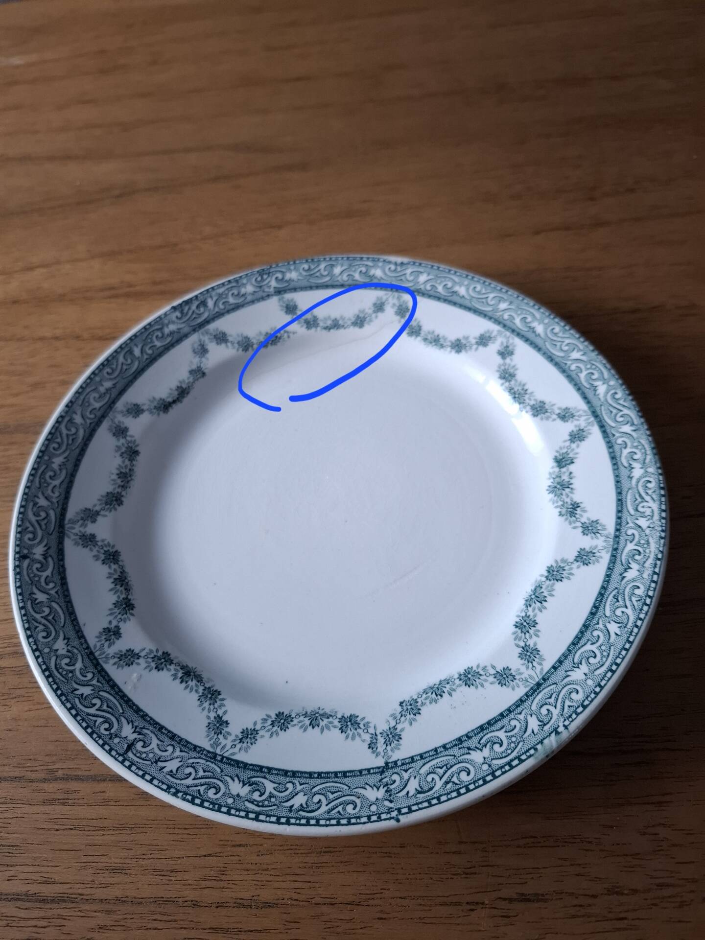 Set of 3 flat plates made of ironstone.