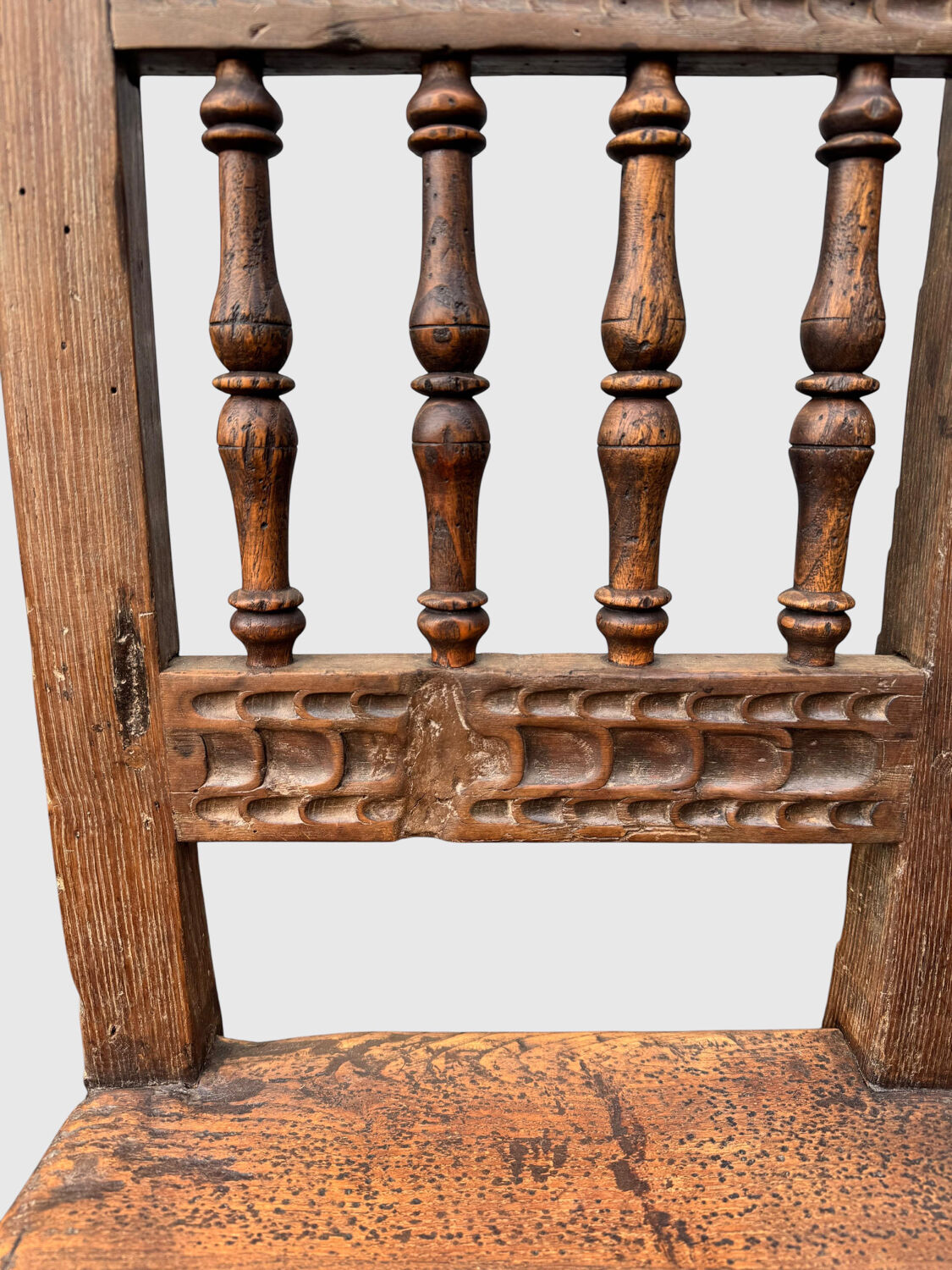 Rare high chair from the 16th/17th century in solid oak.