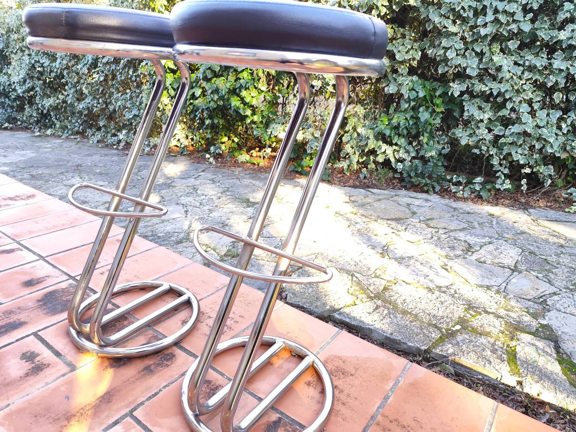 Set of high stools in chrome metal and vintage 80s leather Z