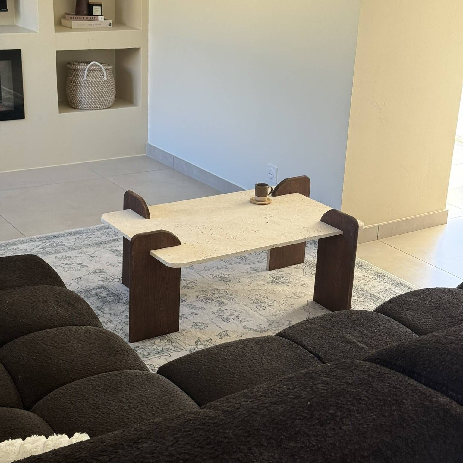 Table basse "sira" travertin et bois