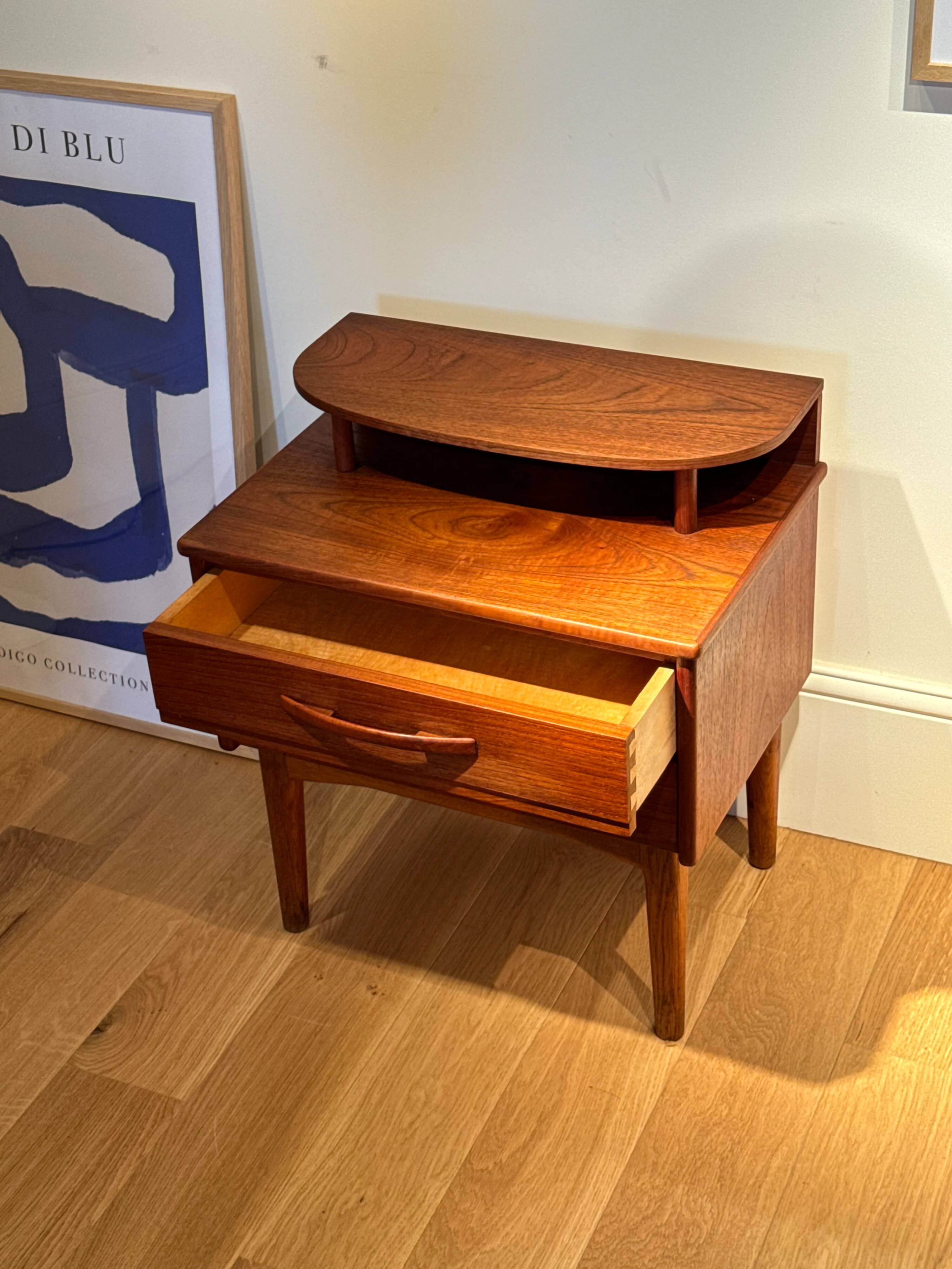 Vintage Scandinavian bedside table in teak "Nils"