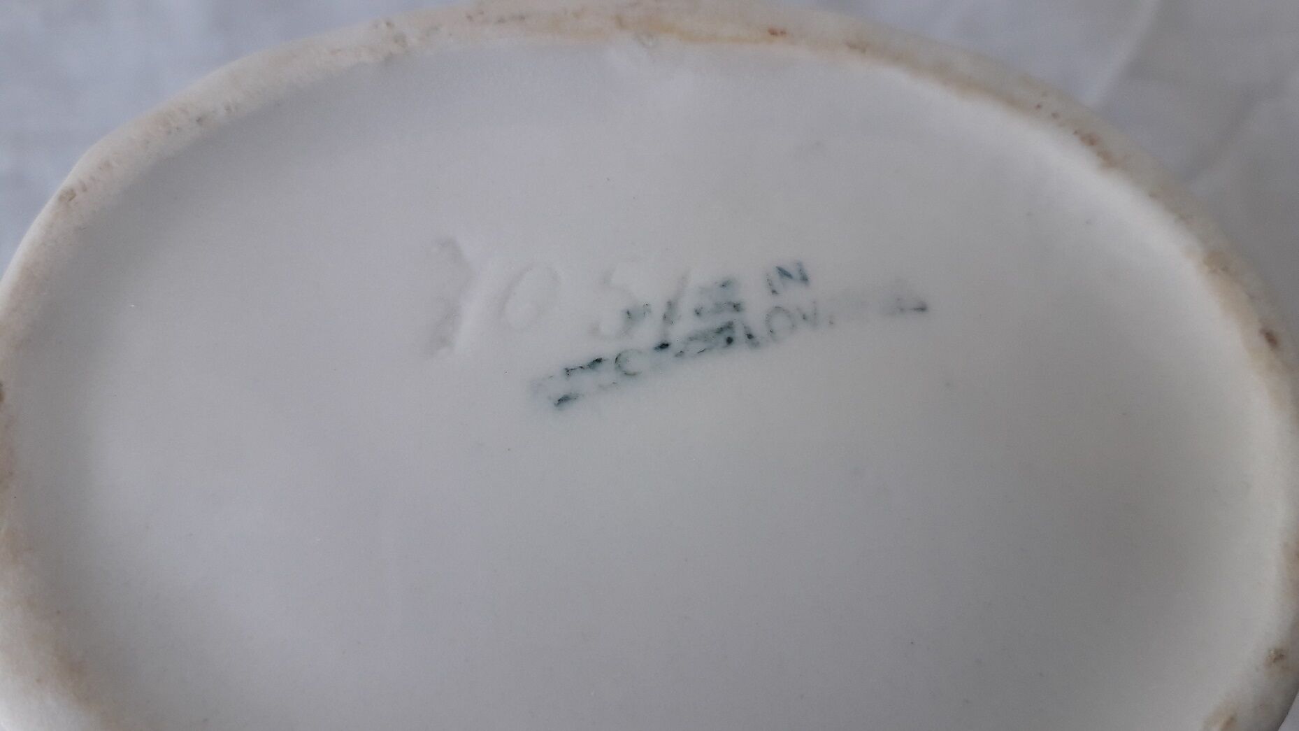 Porcelain sauce boat