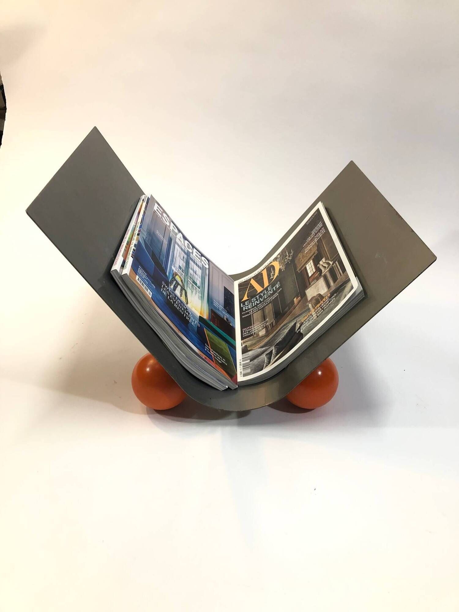 1980 metal and wood magazine holder