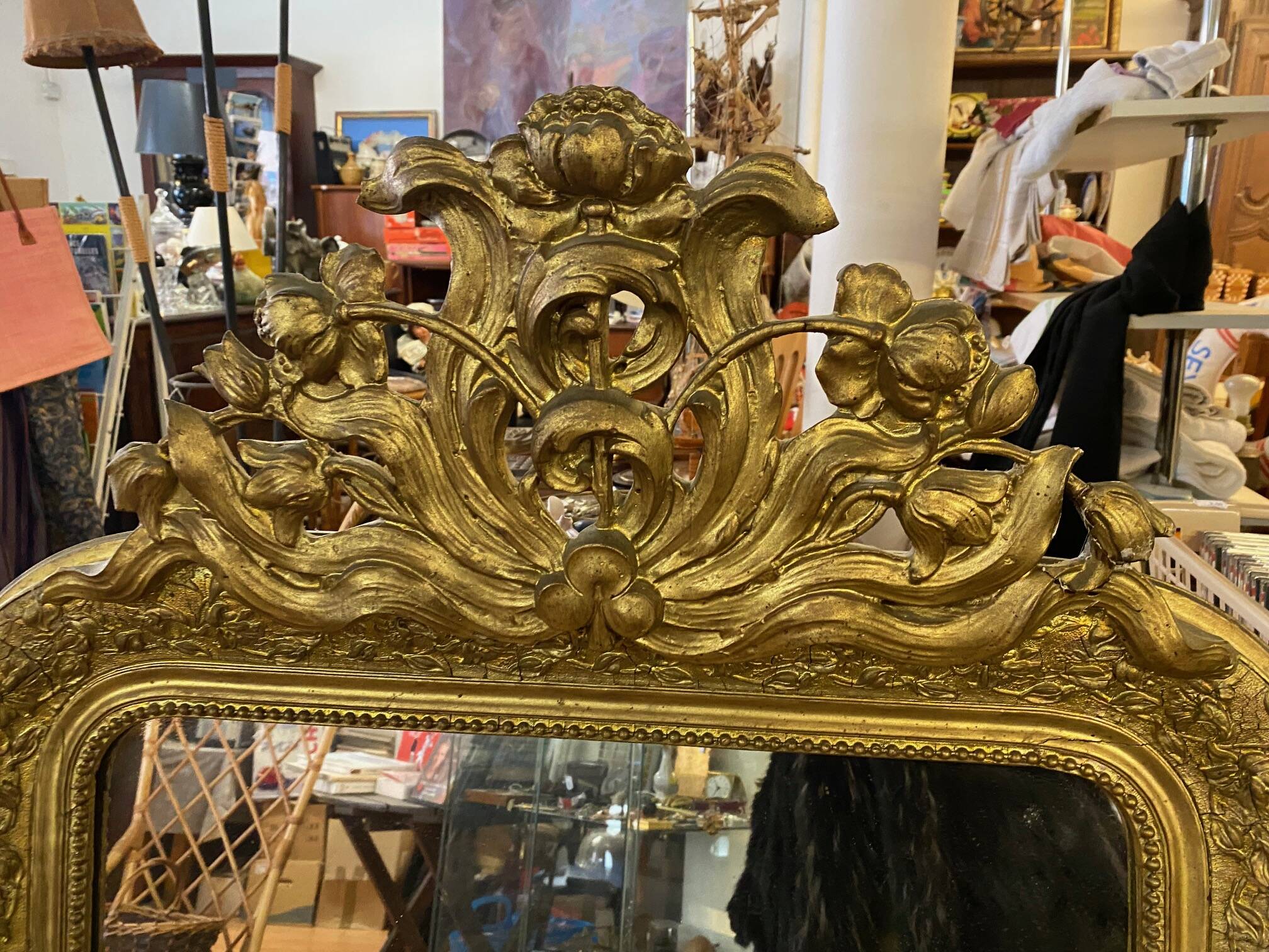 LARGE LOUIS XV STYLE ROCAILLE MIRROR IN GILT STUCCO FORAL DECOR ON PEDAL
