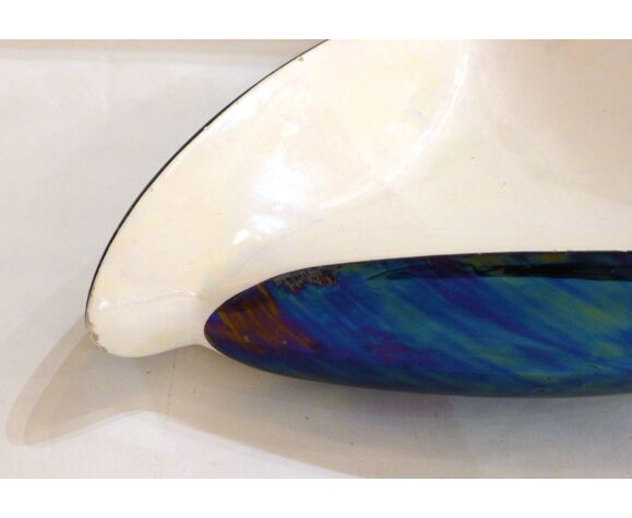 Pearly & iridescent oil triangular ashtray