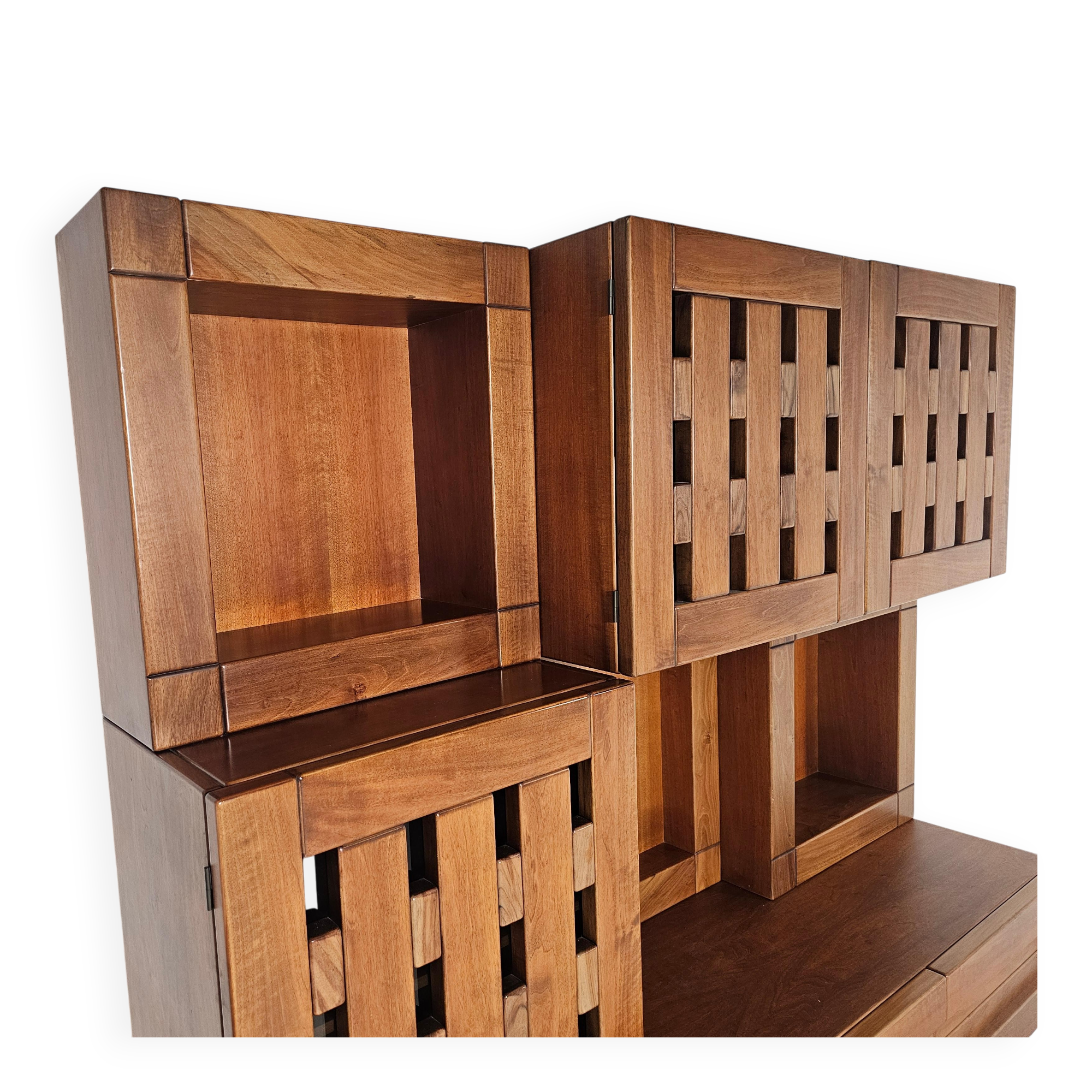 Buffet Plato en bois de noyer massif par Ferdinando Meccani, 1969