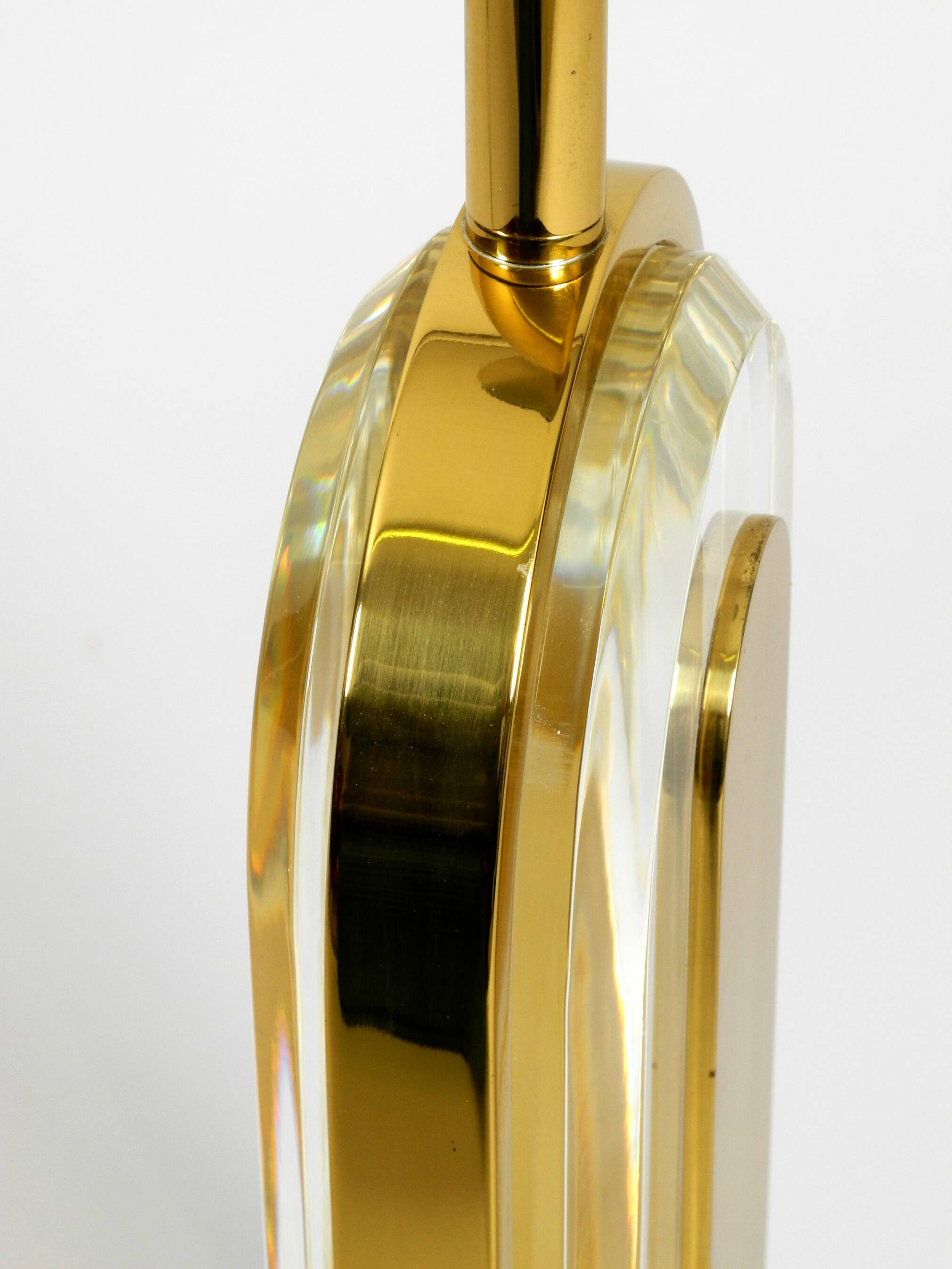 Lampe de table en verre et laiton XXL des années 1970 de la collection Vereinigte Werkstätten.
