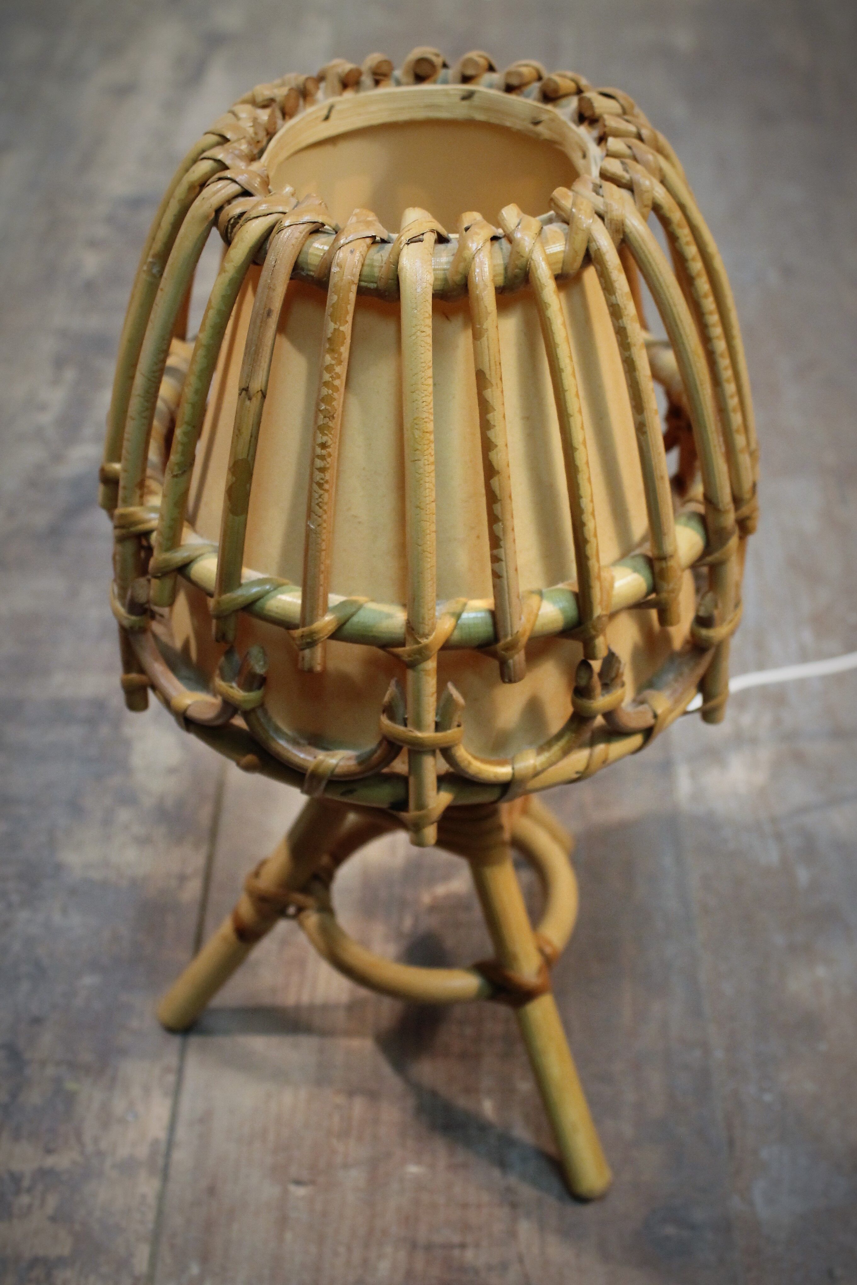 Mushroom rattan tripod lamp 60s
