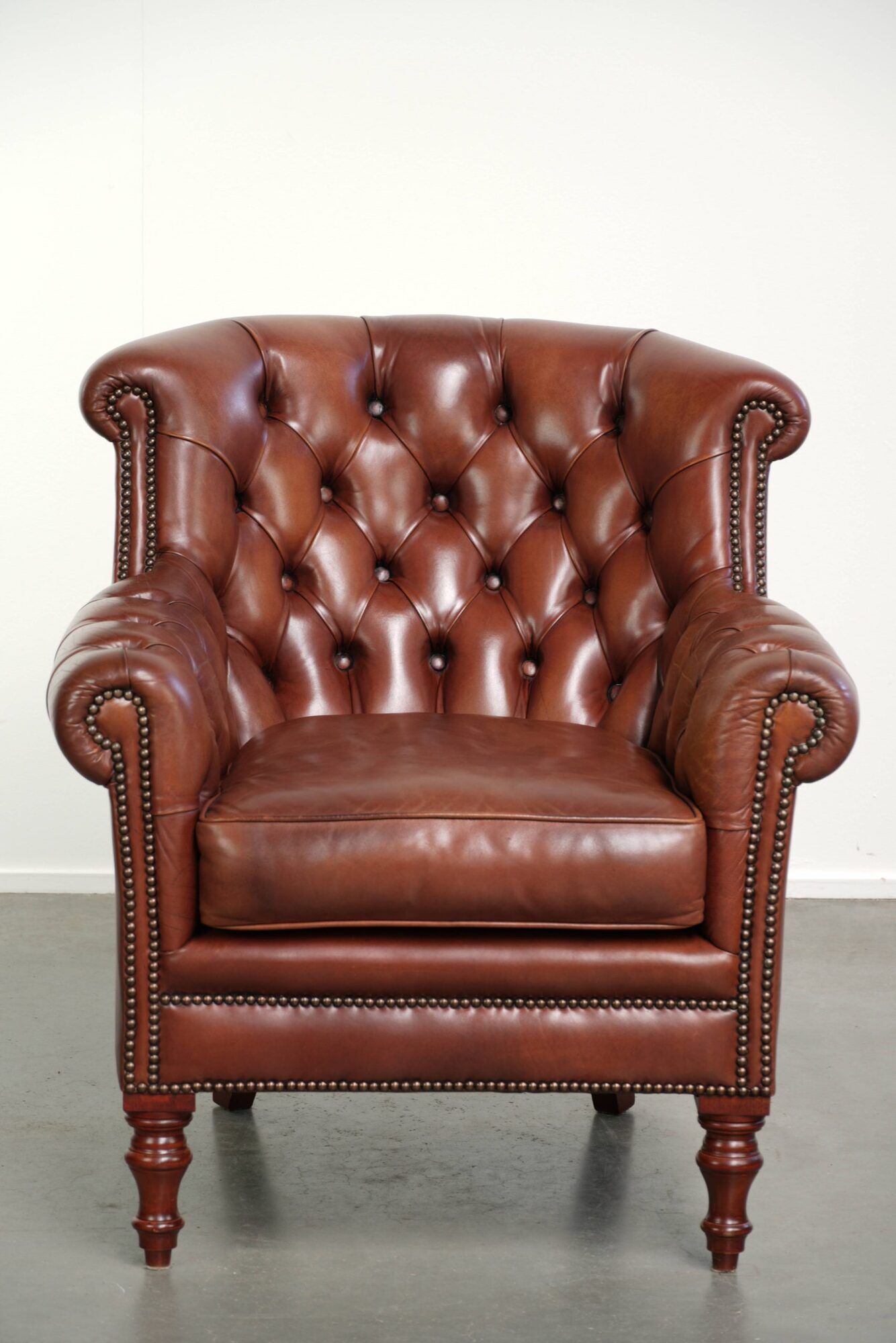Cognac-coloured cow leather Chesterfield armchair in English style