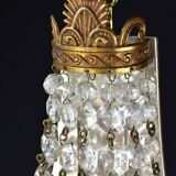 Applies glass tassels.