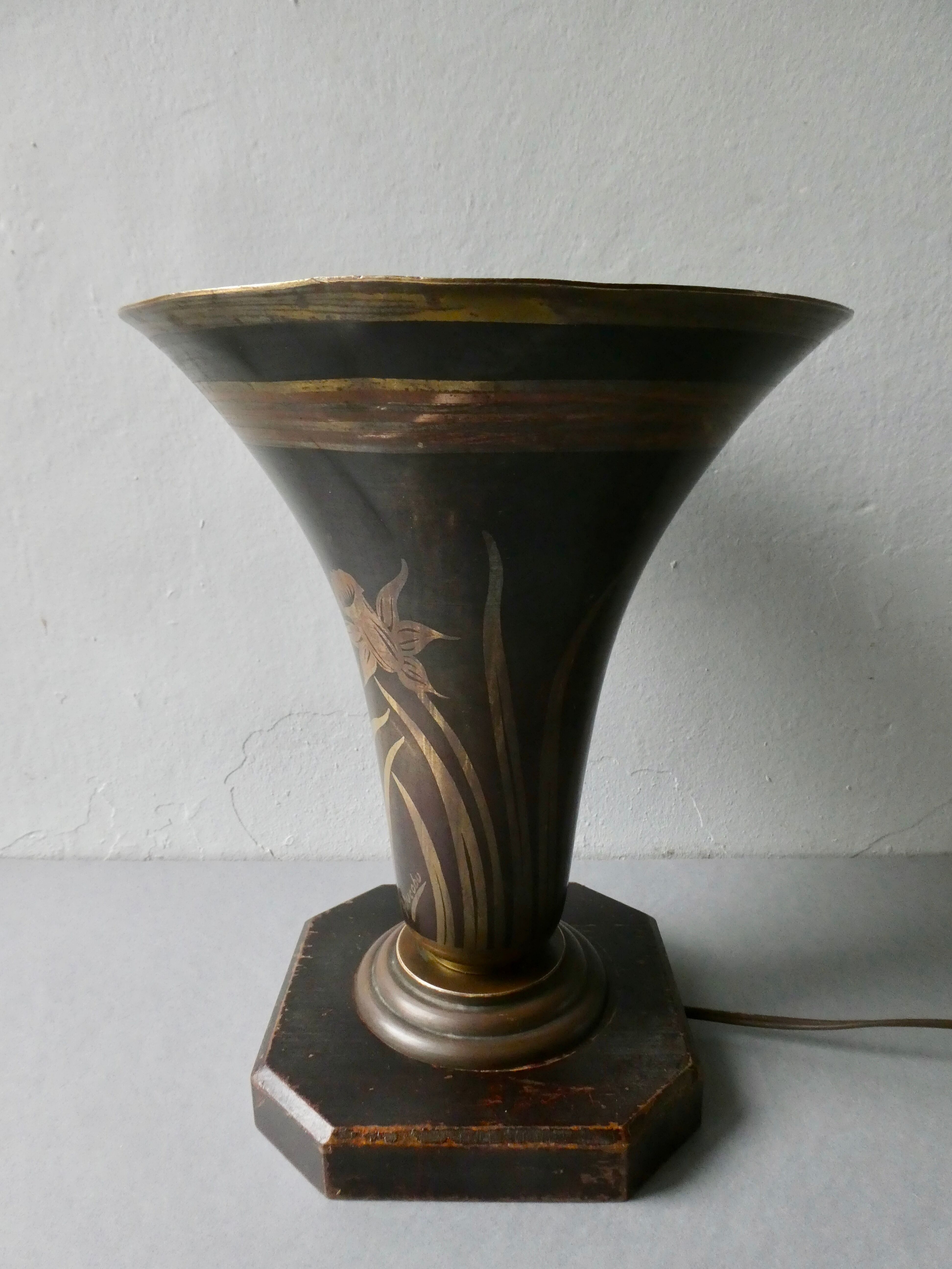 Art Deco cornet lamp, signed A Ducobu, narcissus