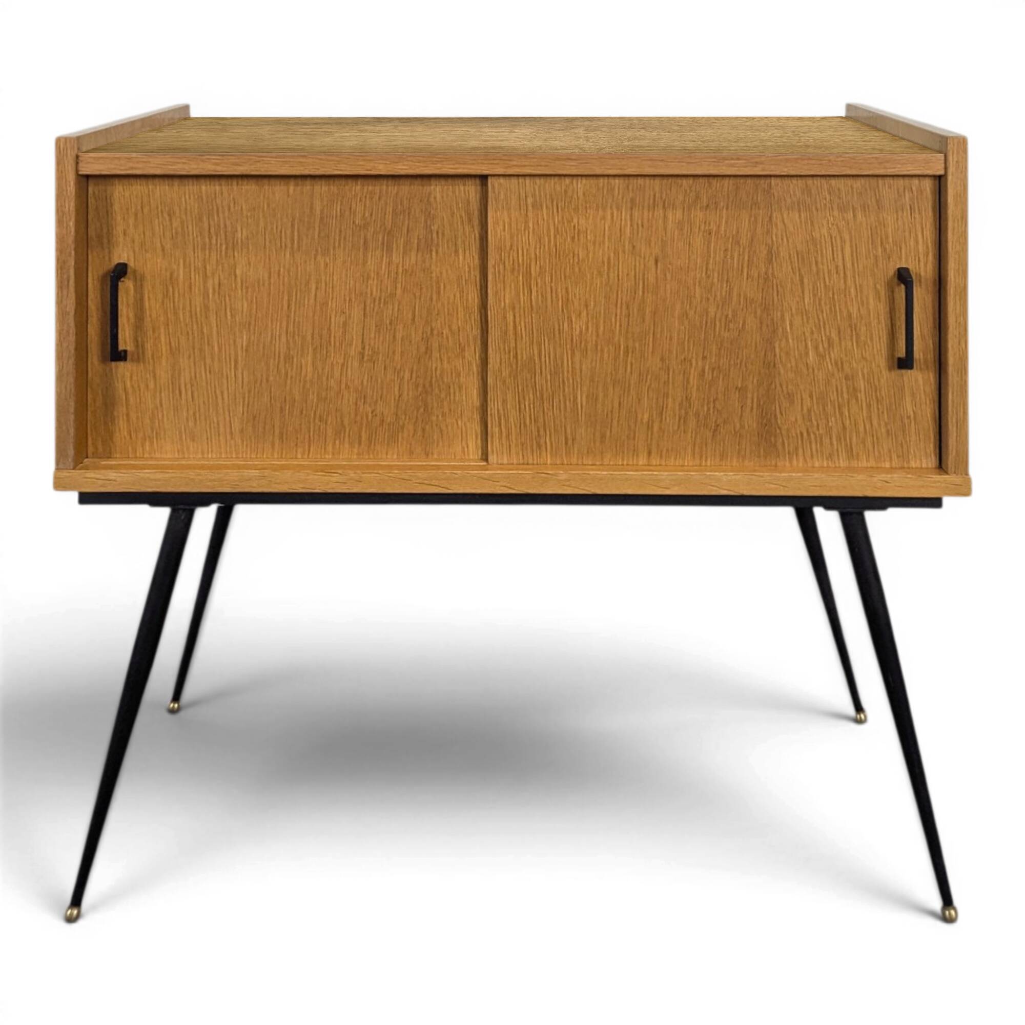 Modernist sideboard with 2 doors in oak veneer.