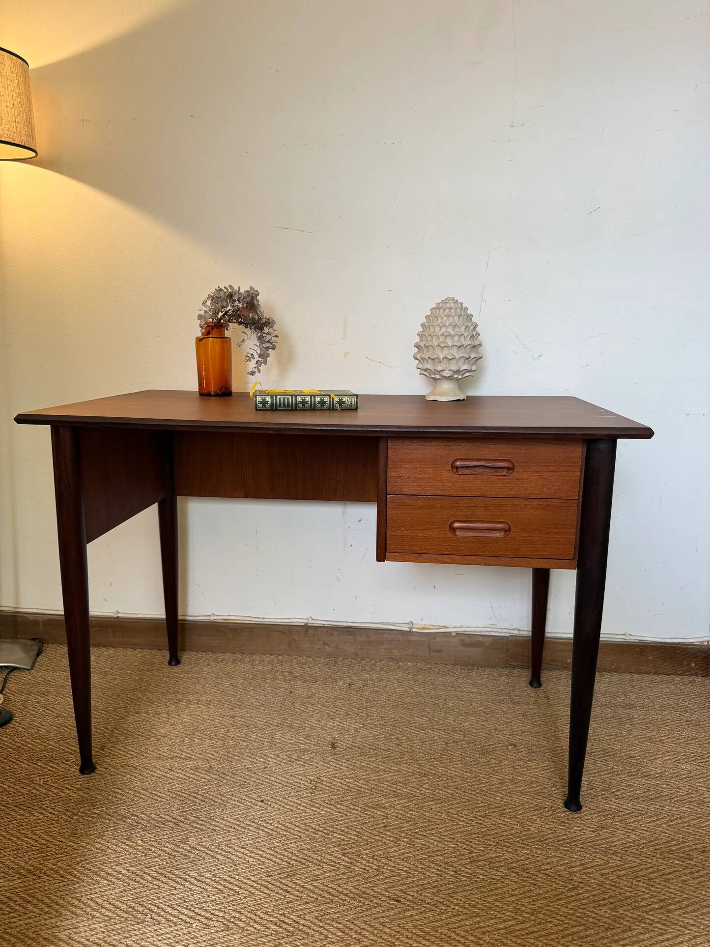 Bureau vintage style scandinave pieds fuselés