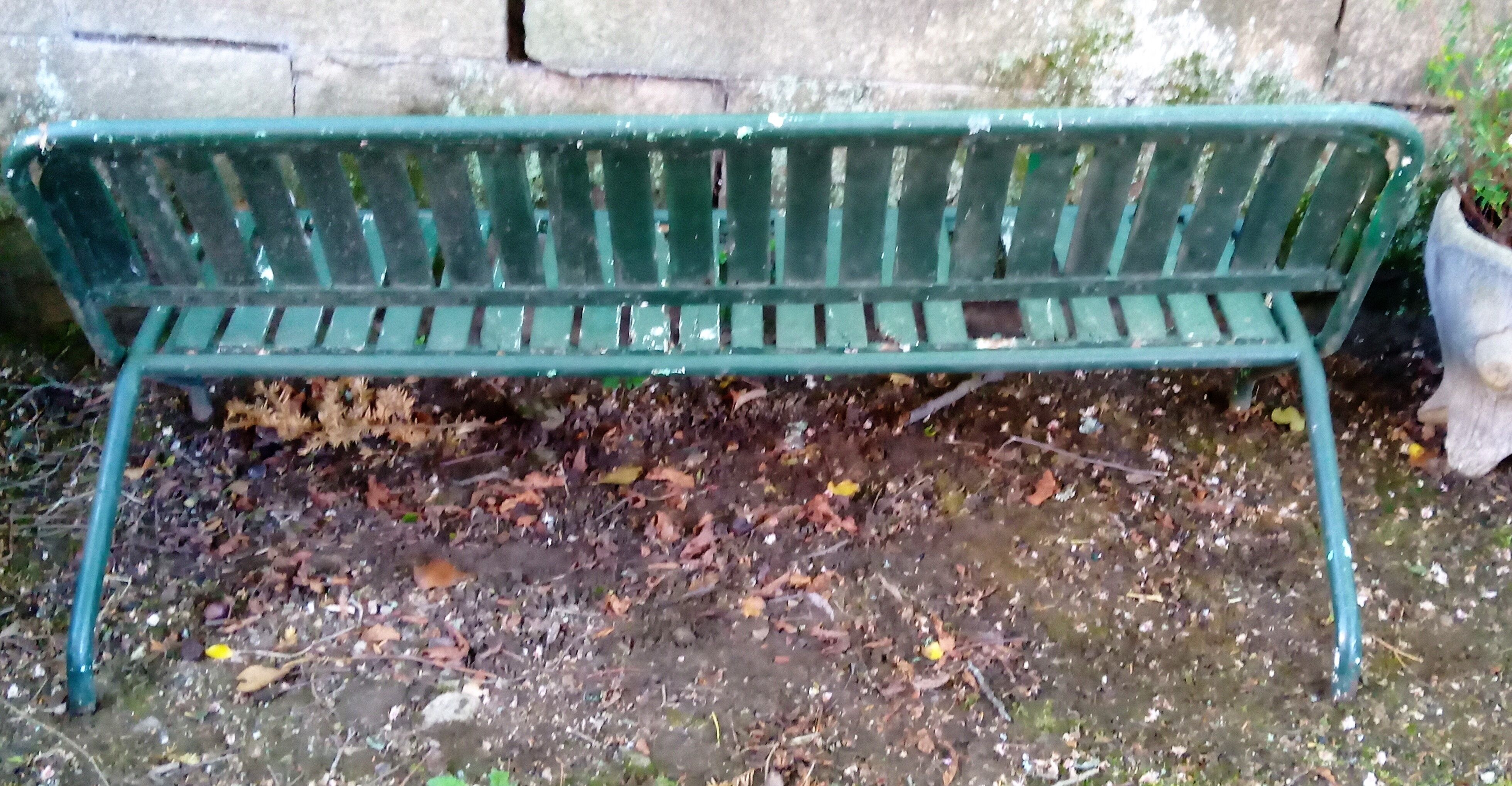 Folding garden bench
