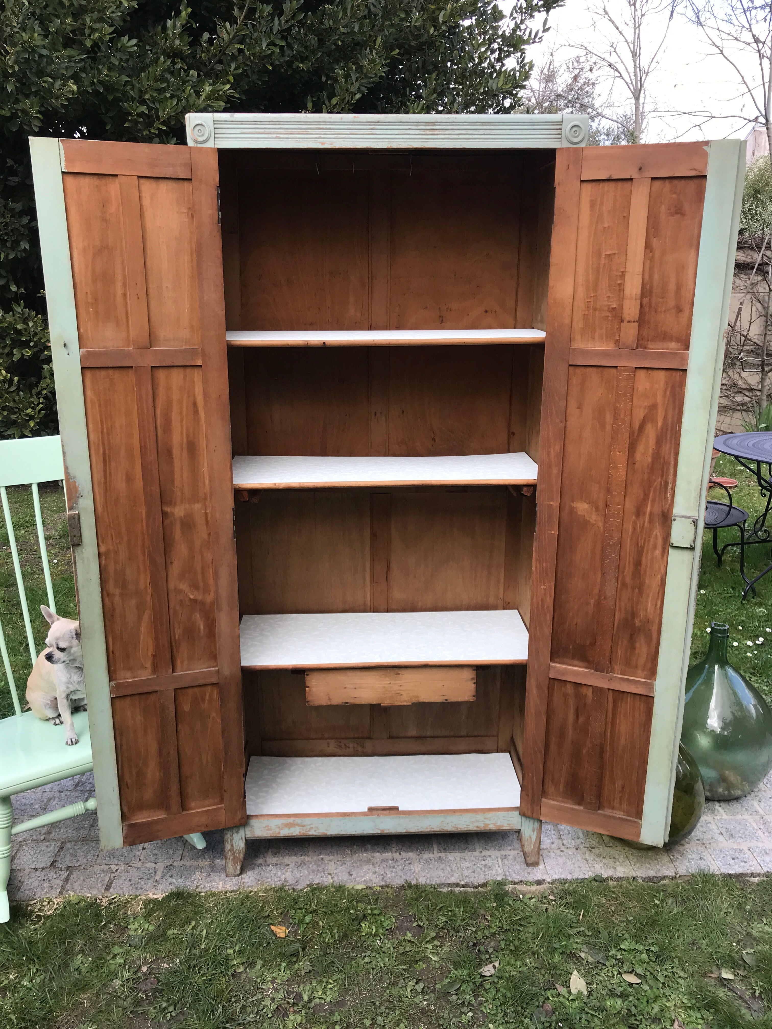 Armoire parisienne verte à panneaux vintage 1940/1950