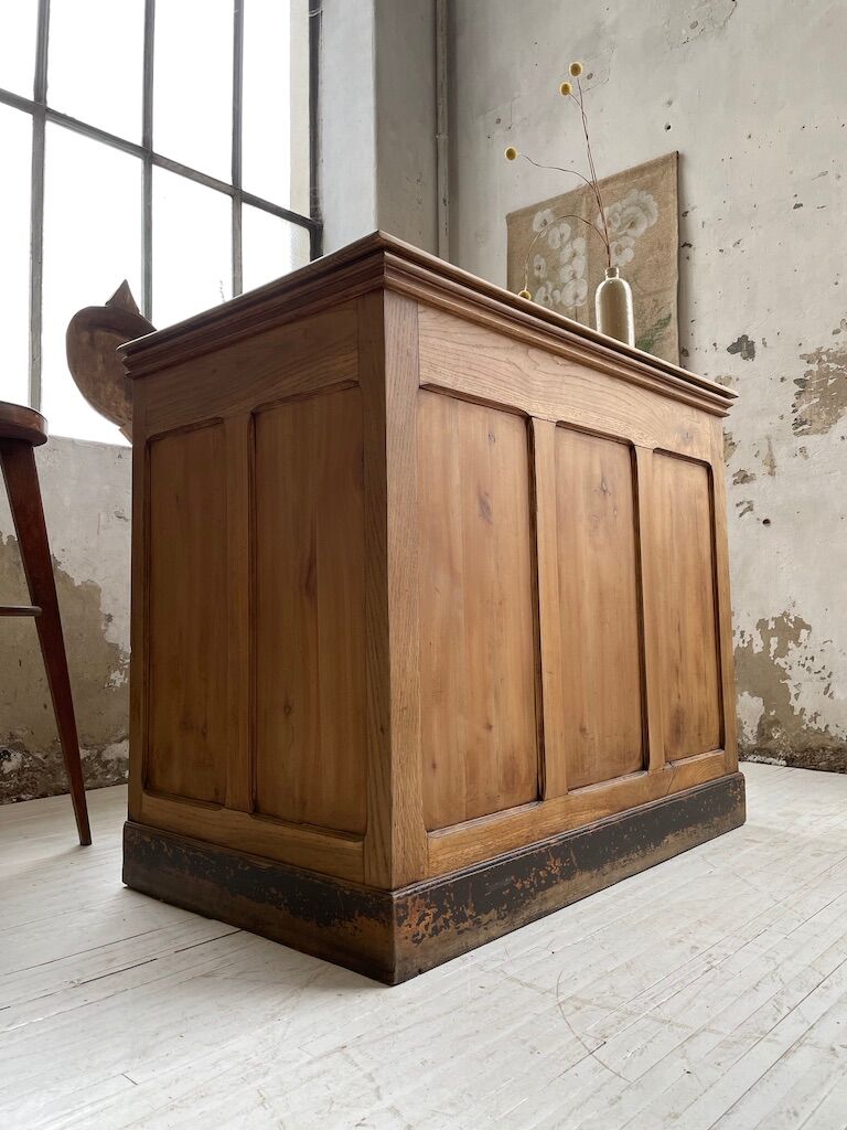 Early 20th century oak trade counter