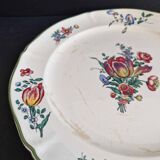 Large round ceramic serving dish Villeroy and Boch Mettlach model 1562.