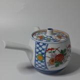 Japanese Kyūsu teapot in Arita porcelain, Imari floral decoration.