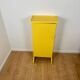 Ancien petit meuble d'atelier, jaune pâle