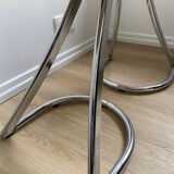 Pair of vintage Z low stools with chrome metal base and white skai seat. H: 49 cm 80s