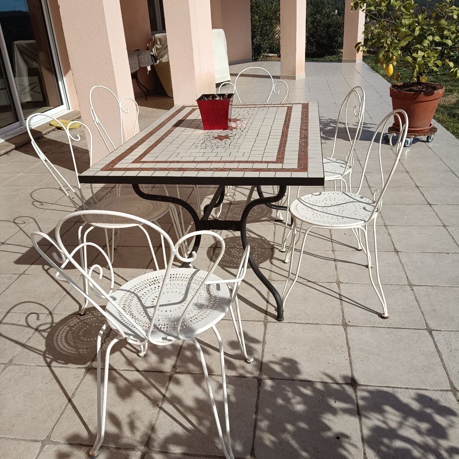 D'époque 4 chaises et 2 fauteuils blancs fer forgé
