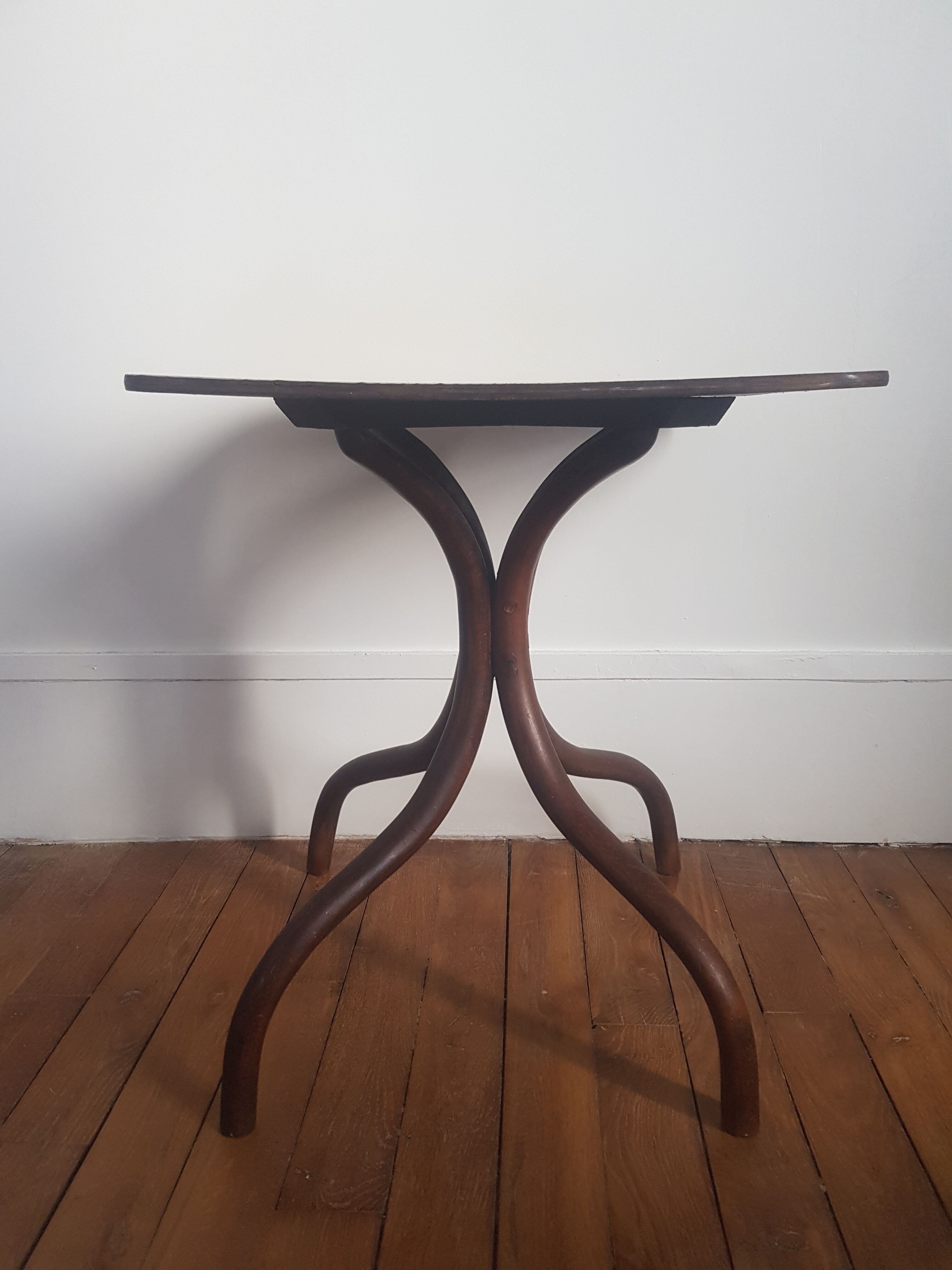 Old gueridon in wood