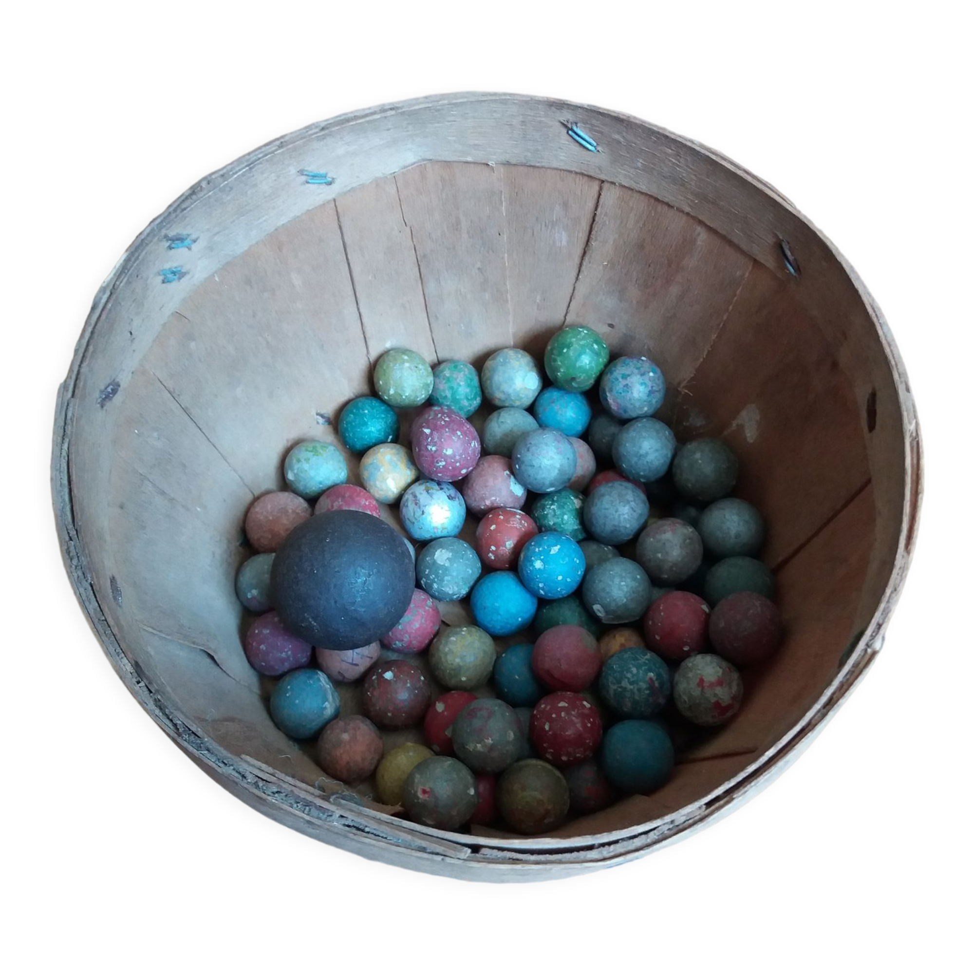 70 terracotta balls and a metal calot