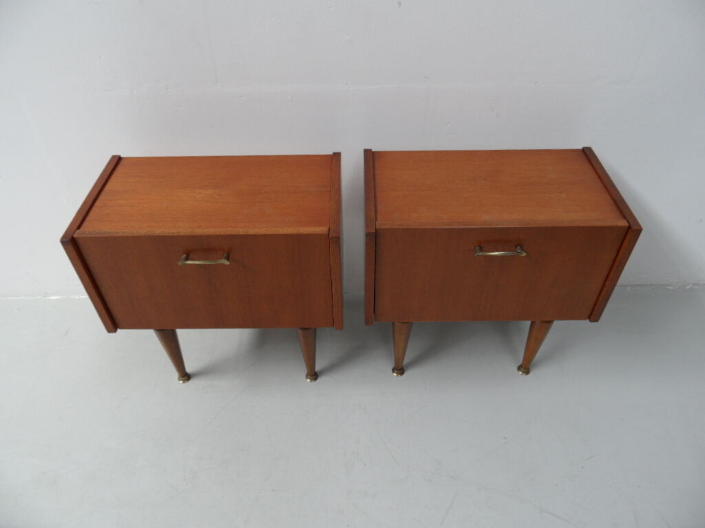 Mid century vintage set of 2 night stands