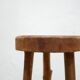 Sellette brutaliste tripode en bois