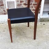 Chaise en teck et skaï noir de style scandinave