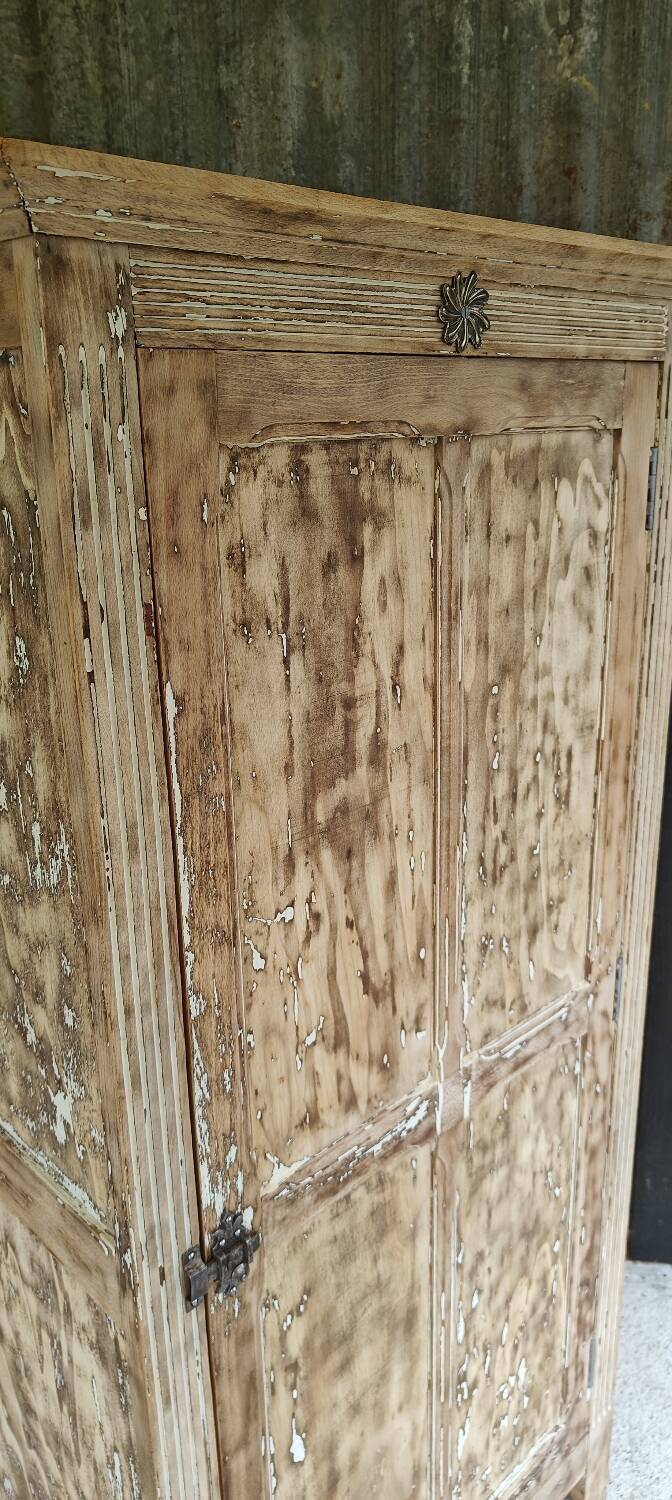 Parisian bonnetière wardrobe