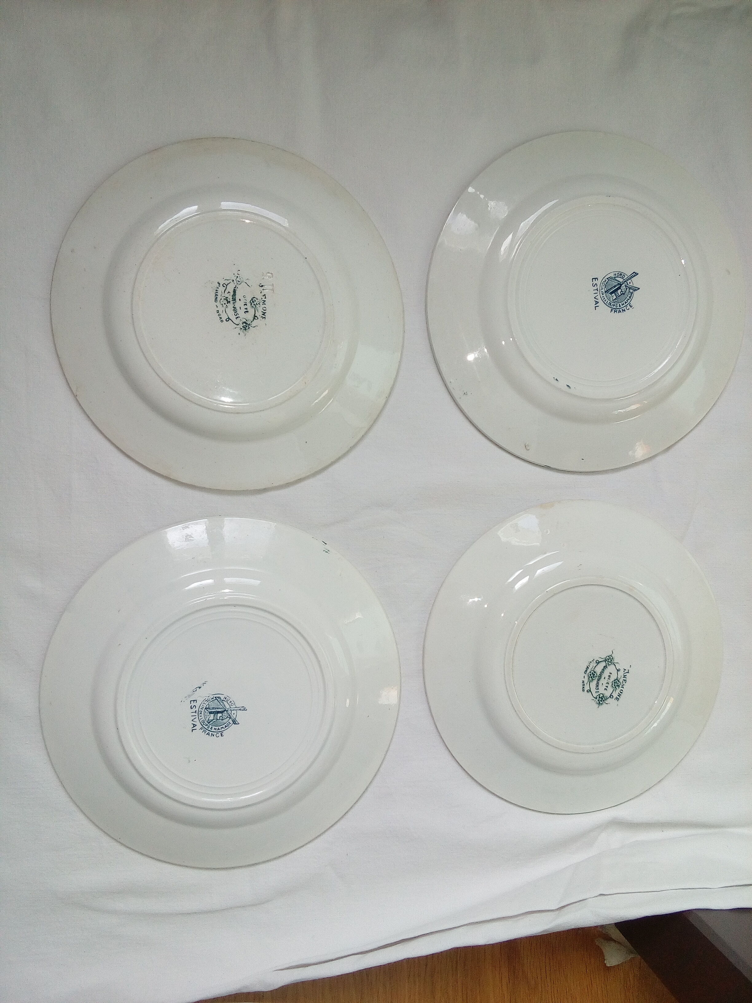 mismatched plates, Lot de 4, St Amand and Moulin des Wolves - Hamage
