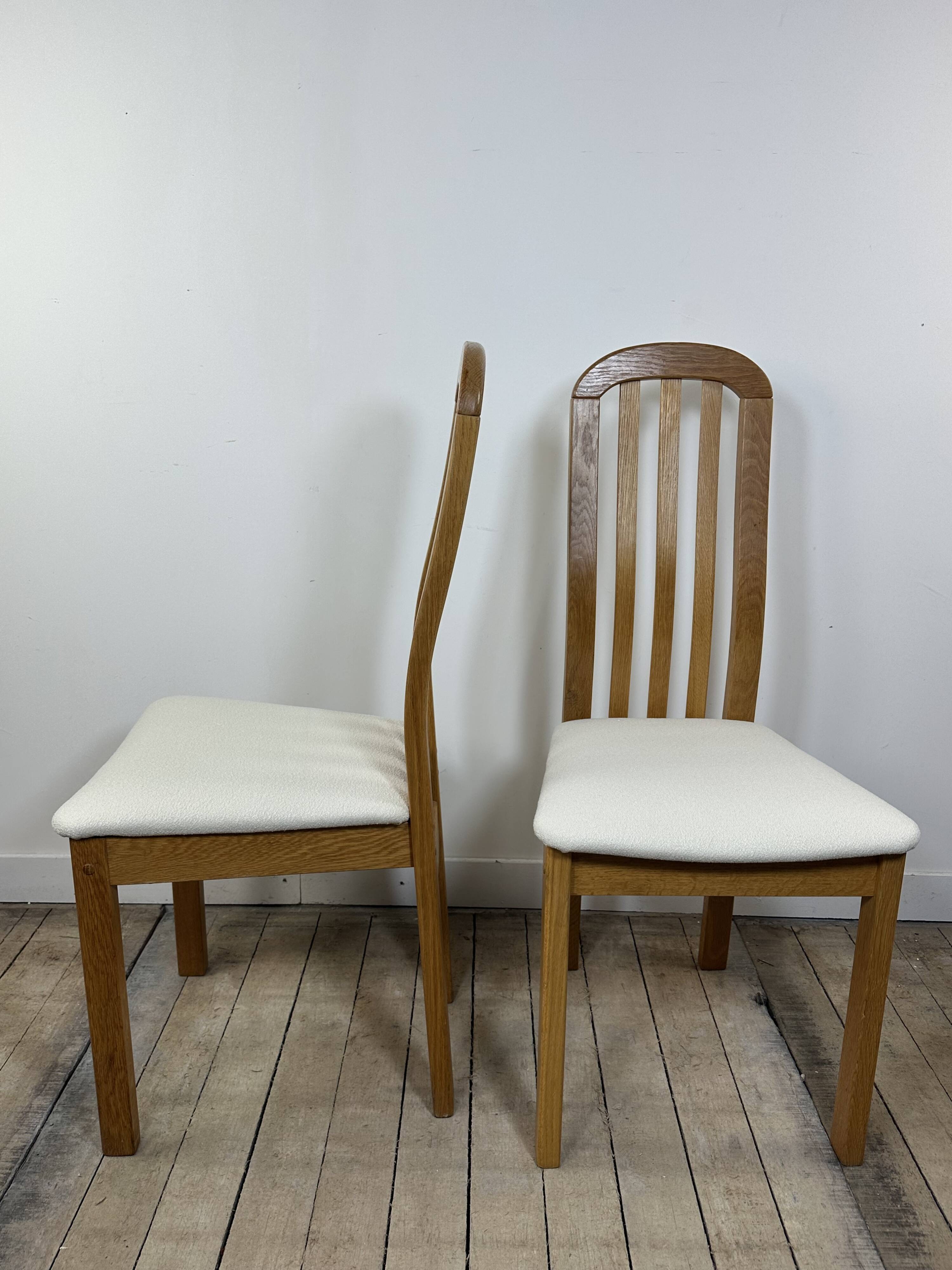Chairs (set of 4) in solid elm and vintage fabric Findahls Denmark 1980