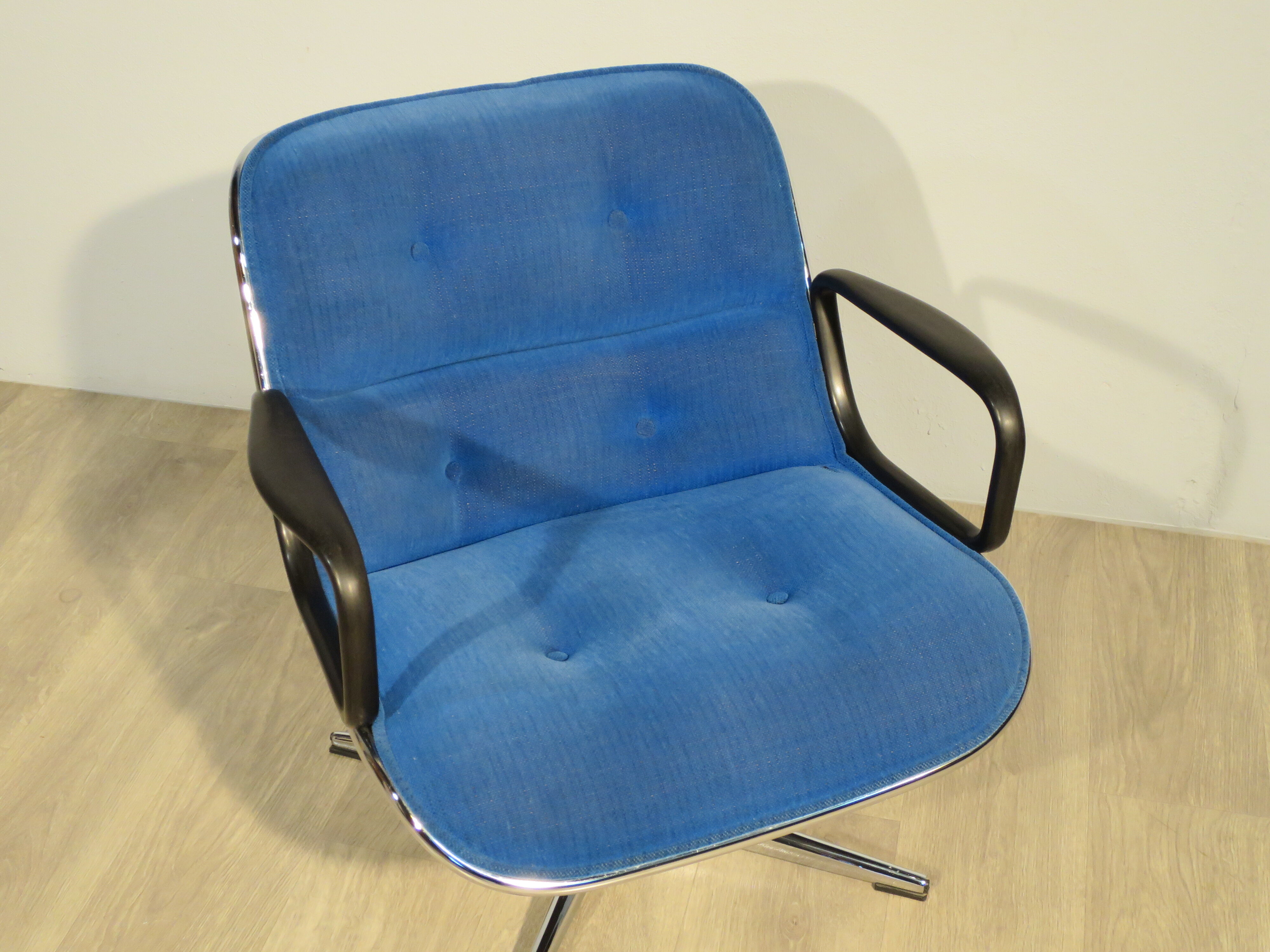 Pollock Armchair Knoll Edition