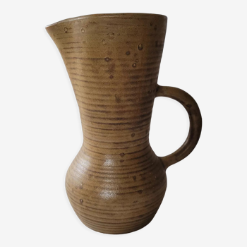 Sandstone pitcher