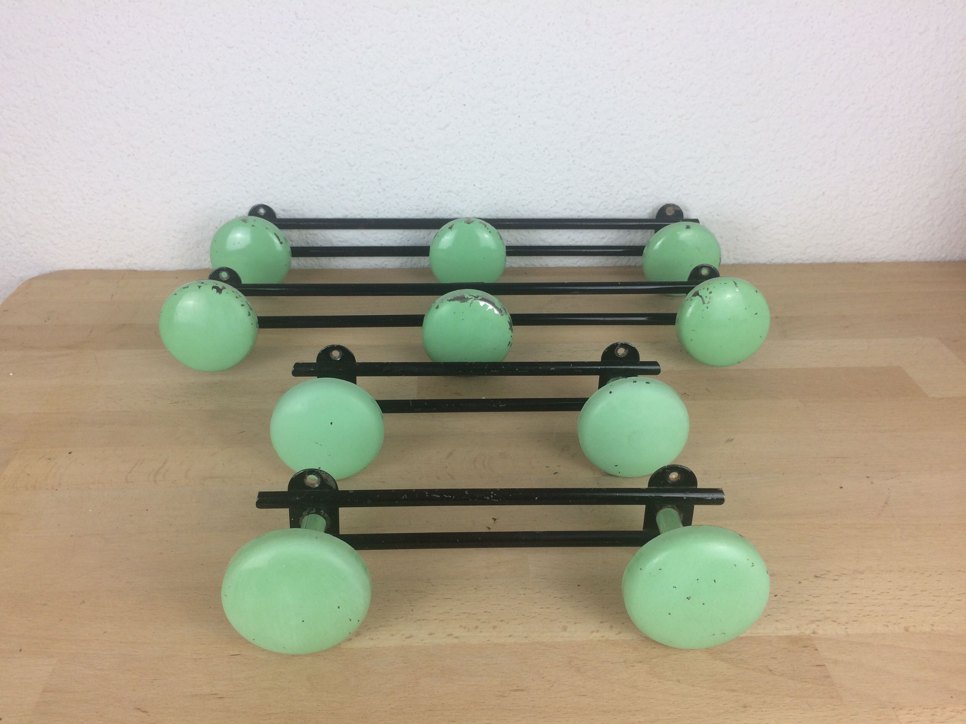 4 vintage wall hooks 50s, 10 green balls